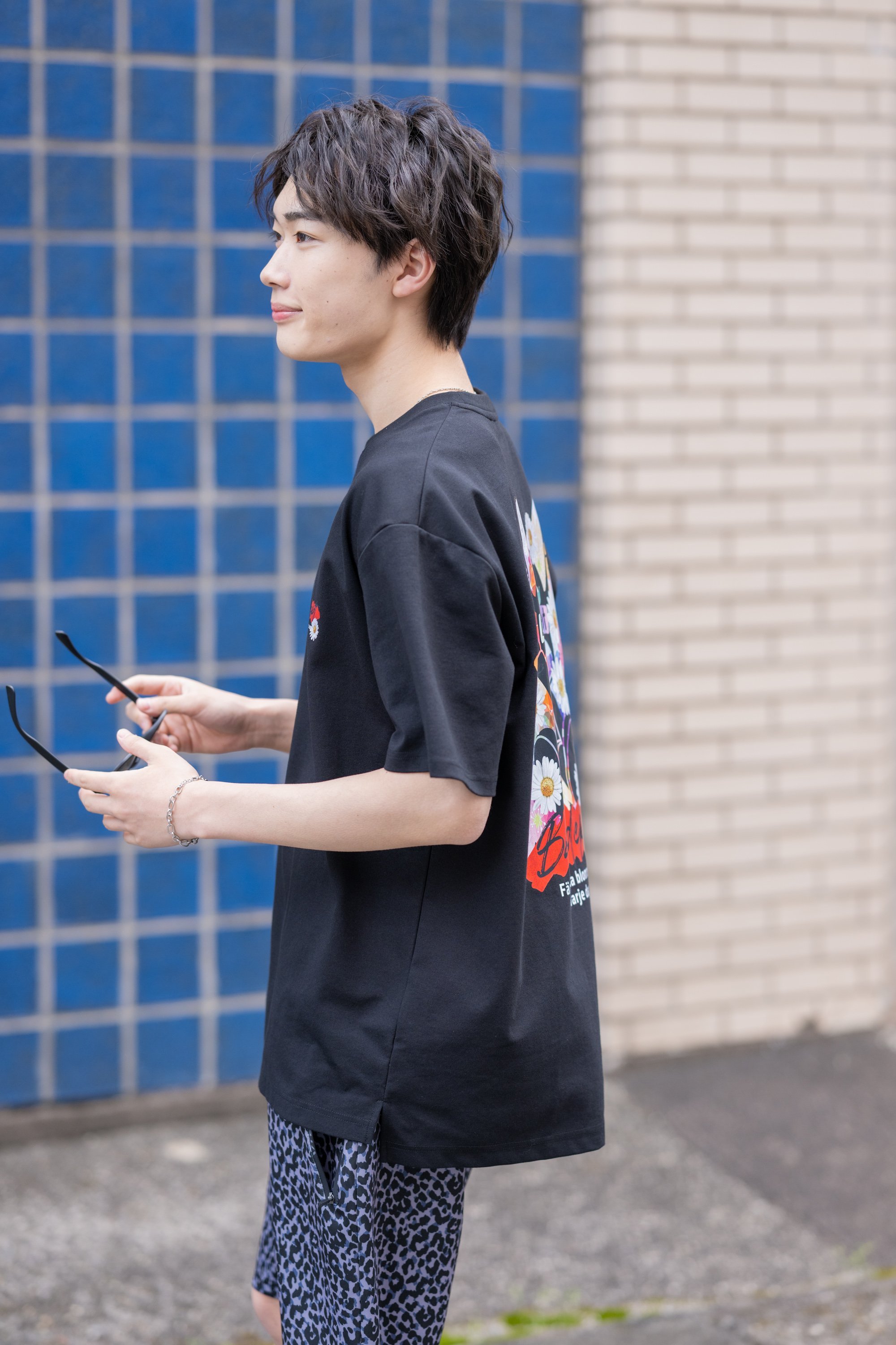 YEVS 【Bow dept】前後プリント花Tシャツ【ユニセックス】 イーブス トップス カットソー・Tシャツ ブラック