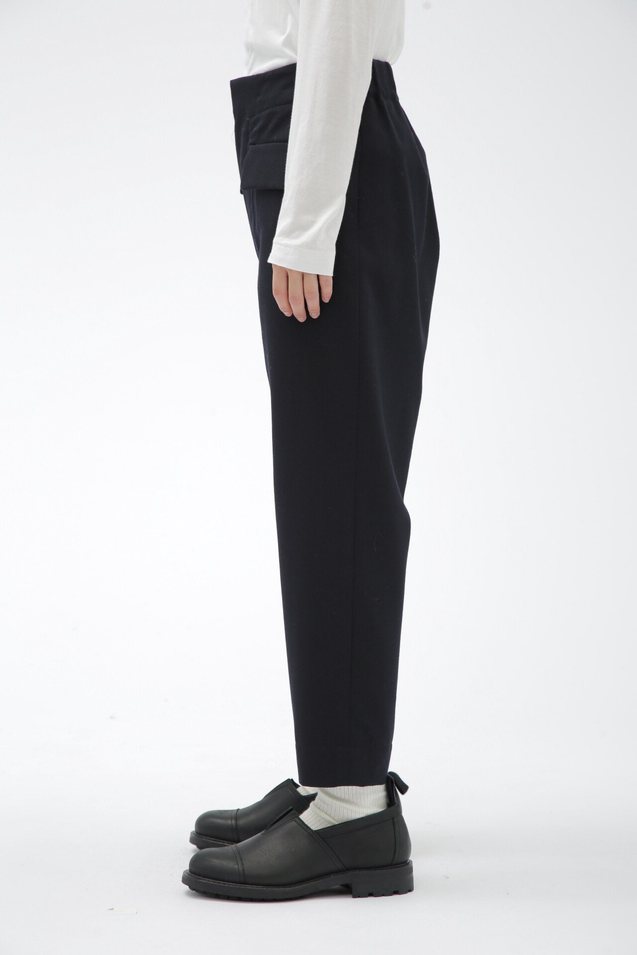 MARGARET HOWELL DRY WOOL TWILL CHAMBRAY マーガレット・ハウエル パンツ その他のパンツ ネイビー