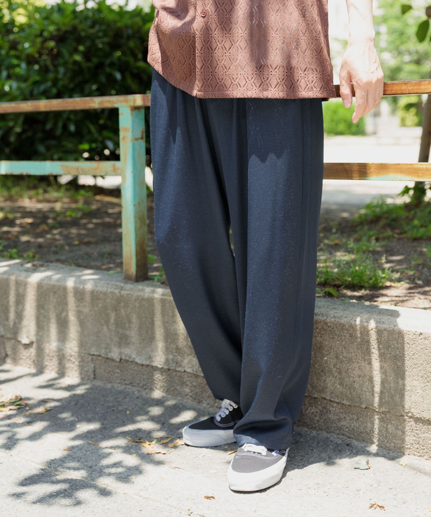 【SALE／57%OFF】URBAN RESEARCH ITEMS Iridescent Wide Trousers アーバンリサーチアイテムズ パンツ その他のパンツ ベージュ ネイビー ブラック