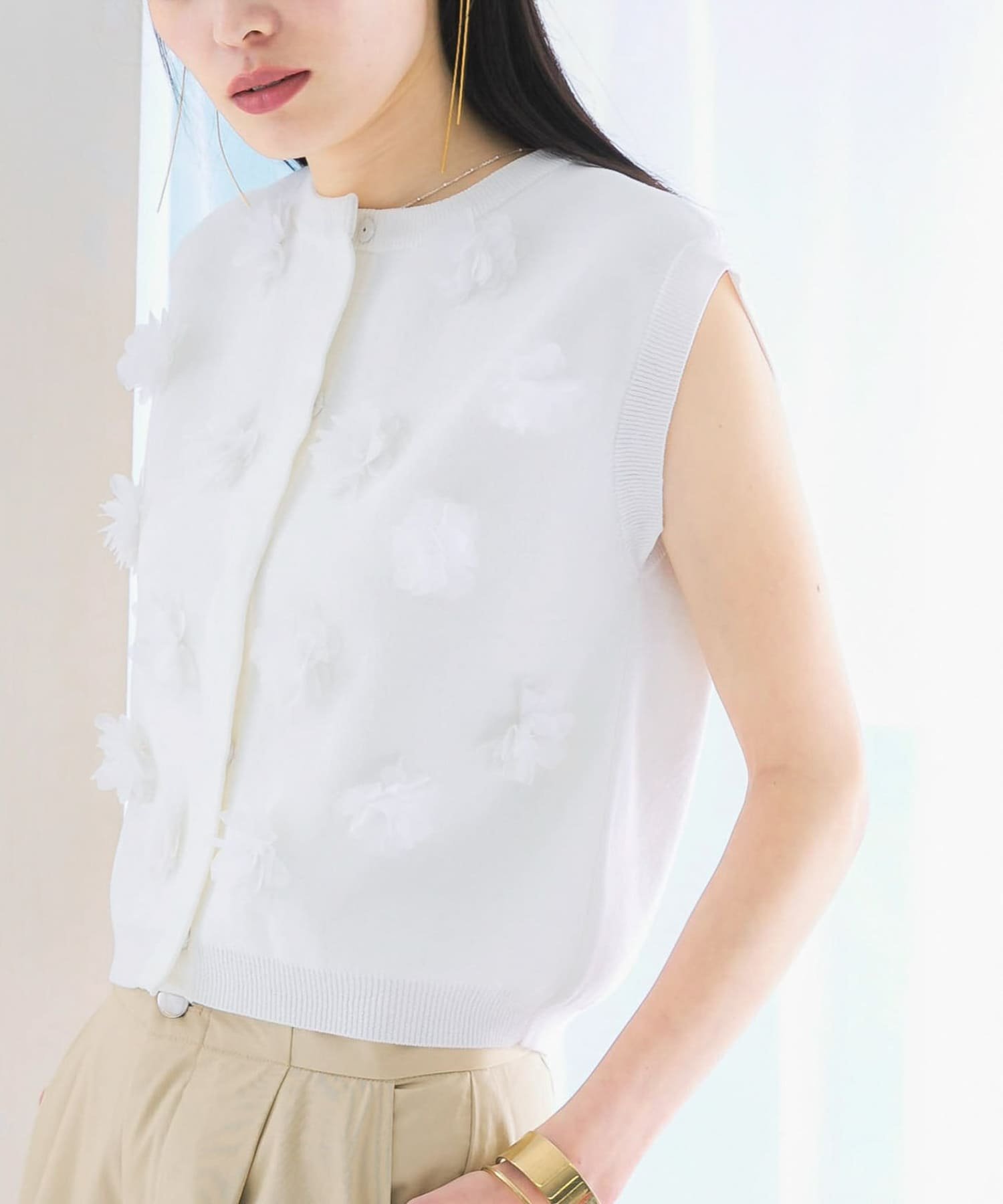 【SALE／55%OFF】URBAN RESEARCH ROSSO 『一部WEB限定カラー』フラワーモチーフニットベスト アーバンリサーチロッソ トップス ニット ブラック ホワイト【送料無料】