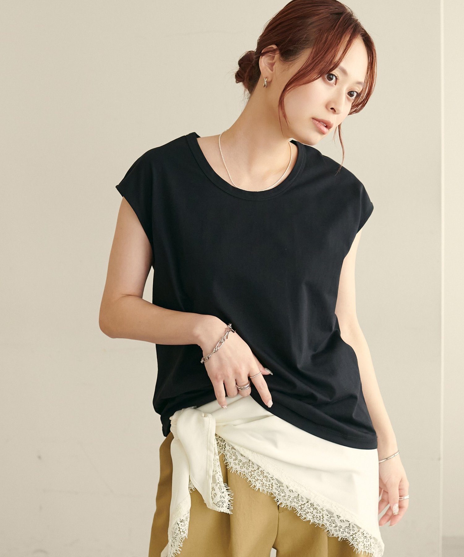 【Noka】UネックフレンチTシャツ ディスコート トップス カットソー・Tシャツ ブラック ホワイト