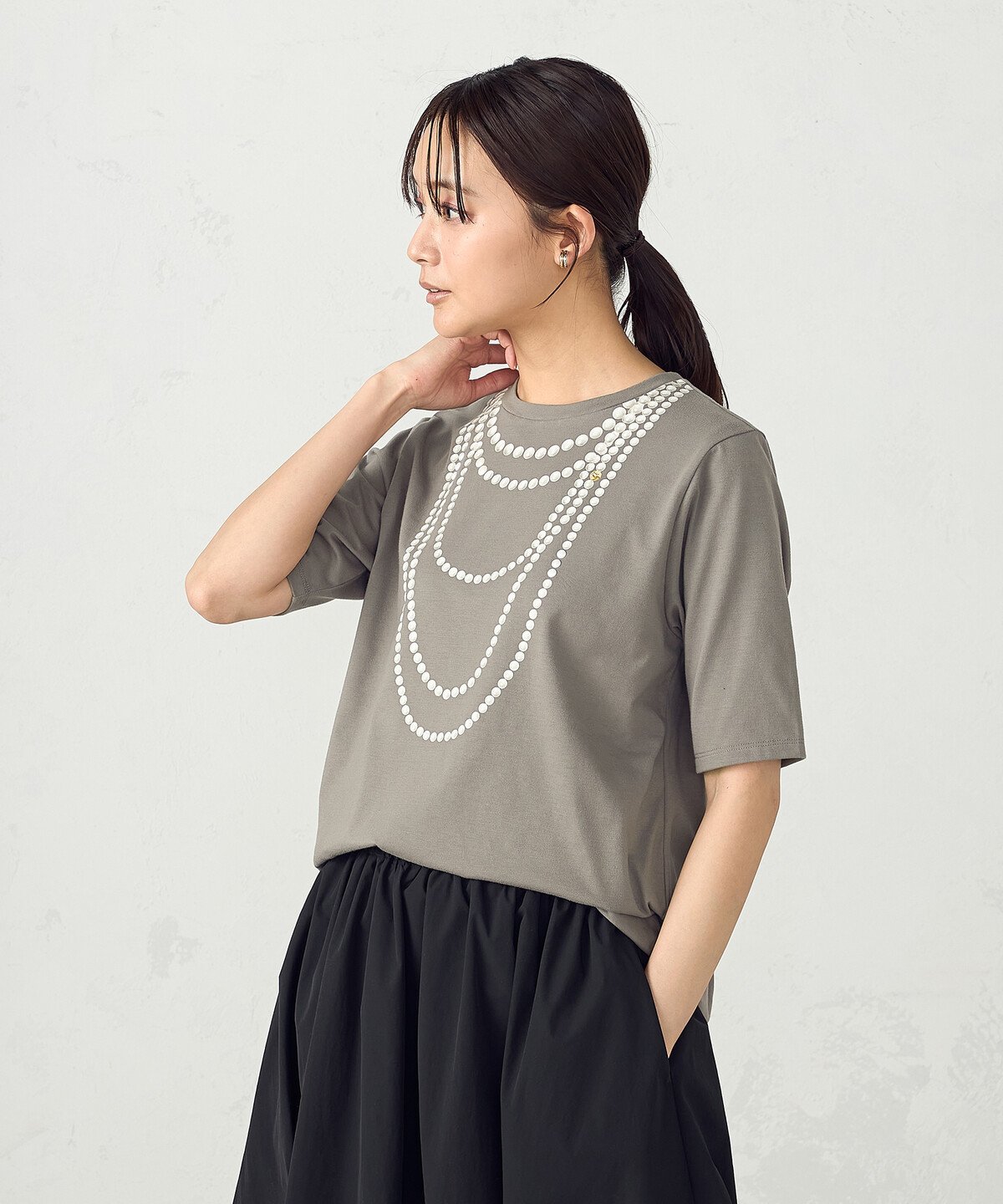 【SALE／50%OFF】COMME CA ISM パールネックレスプリント トロンプルイユTシャツ コムサイズム トップ..