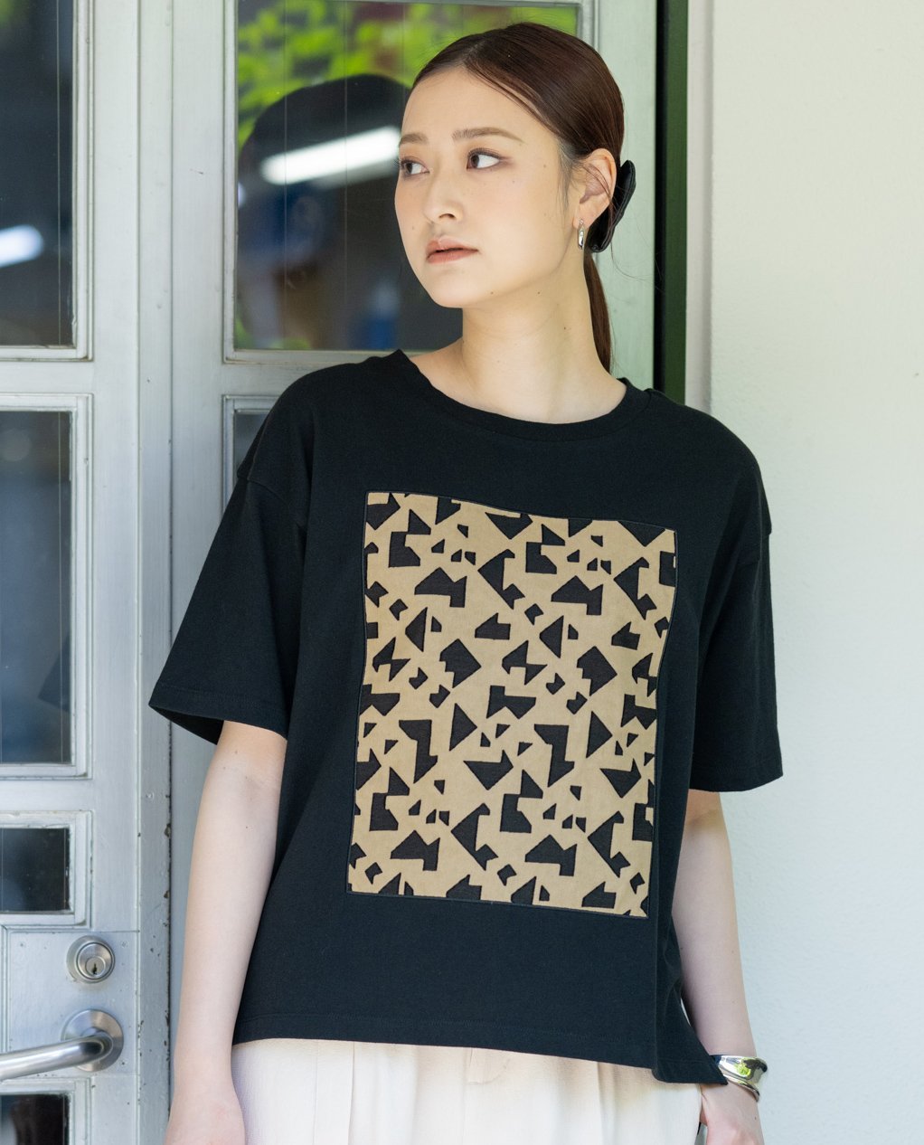 YEVS 柄モチーフパッチワーク 半袖 Tシャツ 幾何学柄 大人カジュアル きれいめ レディース イーブス トップス カットソー・Tシャツ ブラック ホワイト