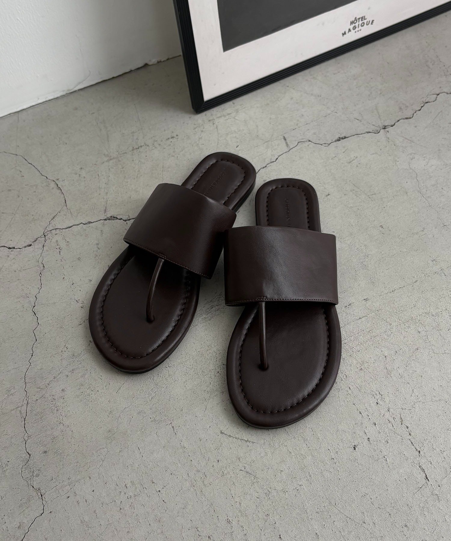 CAPRICIEUX LE'MAGE トングフラットサンダル カプリシュ　レマージュ シューズ・靴 その他のシューズ・靴 ブラック ブラウン【送料無料】