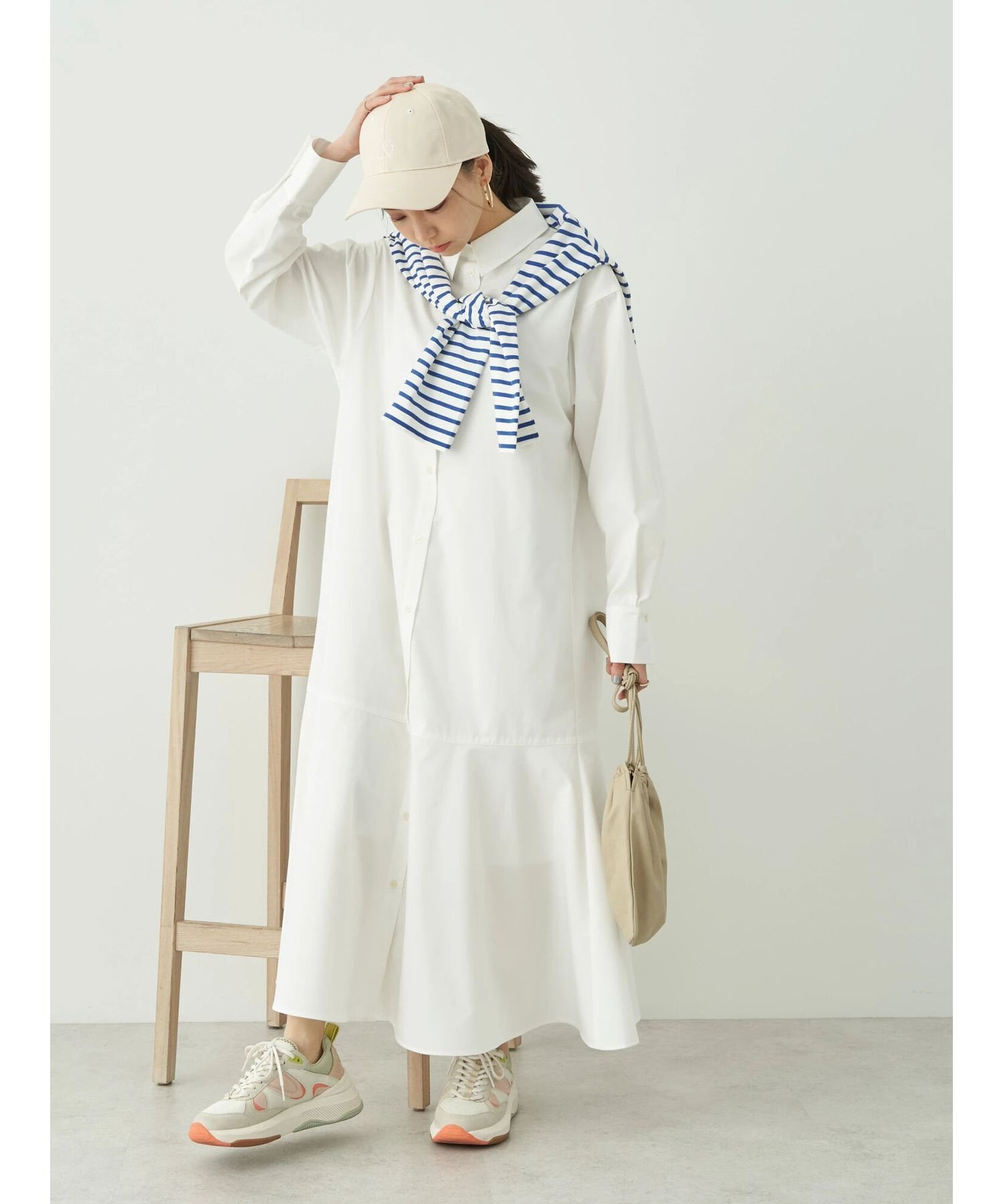 【SALE／60%OFF】earth music&ecology マーメイドシャツワンピース アースミュージック&エコロジー ワンピース・ドレス シャツワンピース ホワイト ブルー ピンクのサムネイル
