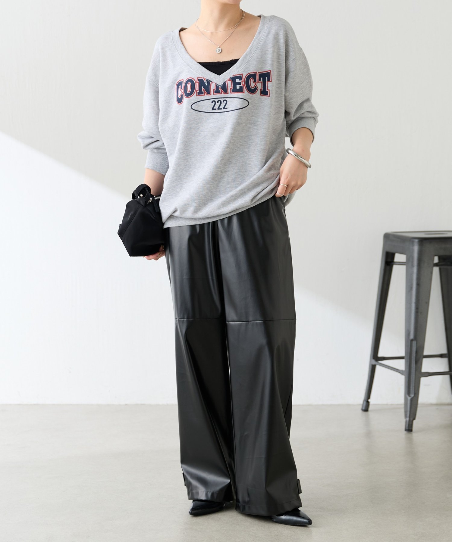 CONNECTロゴVネックスウェット コラージュガリャルダガランテ トップス カットソー・Tシャツ グレー