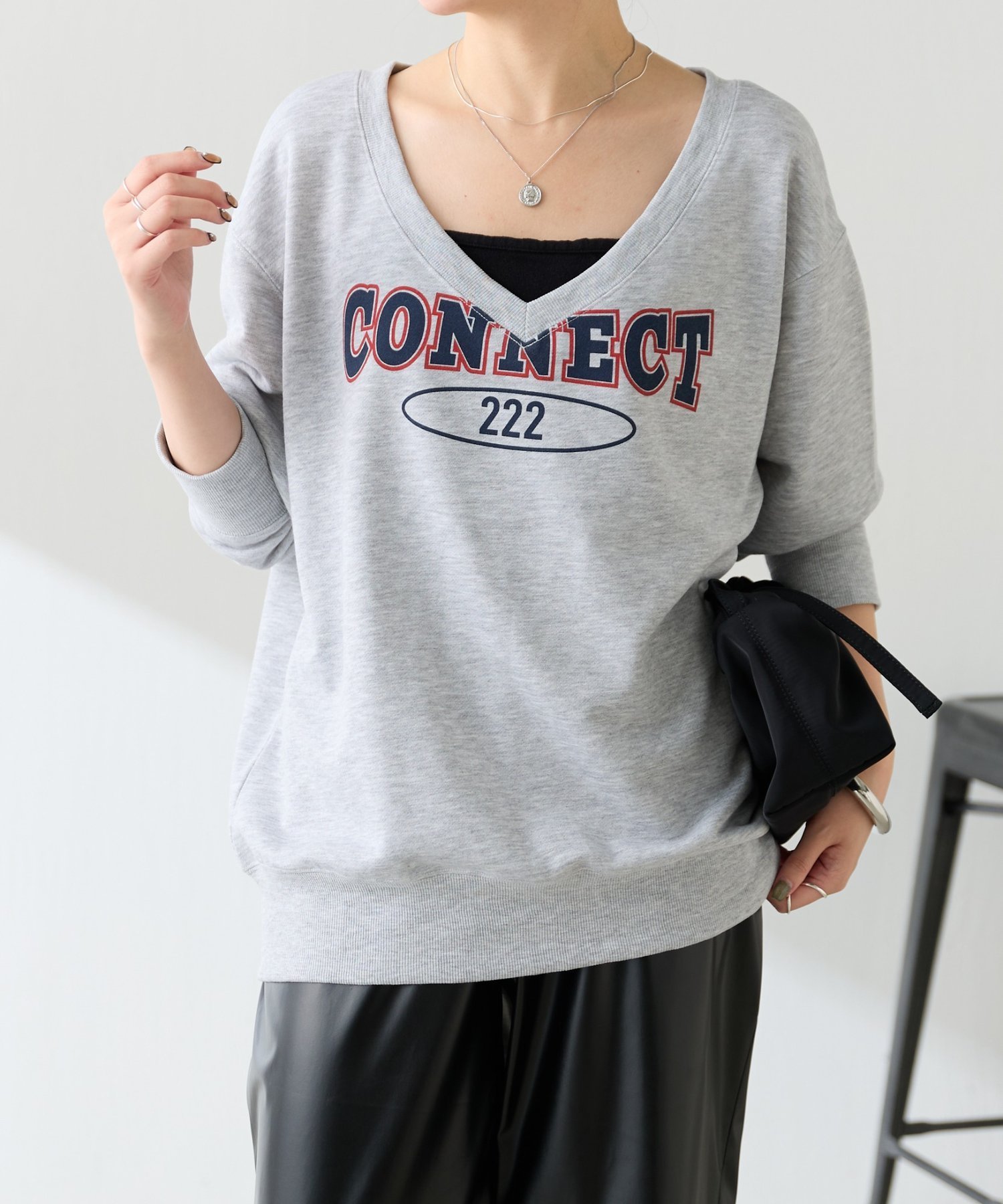 CONNECTロゴVネックスウェット コラージュガリャルダガランテ トップス カットソー・Tシャツ グレー