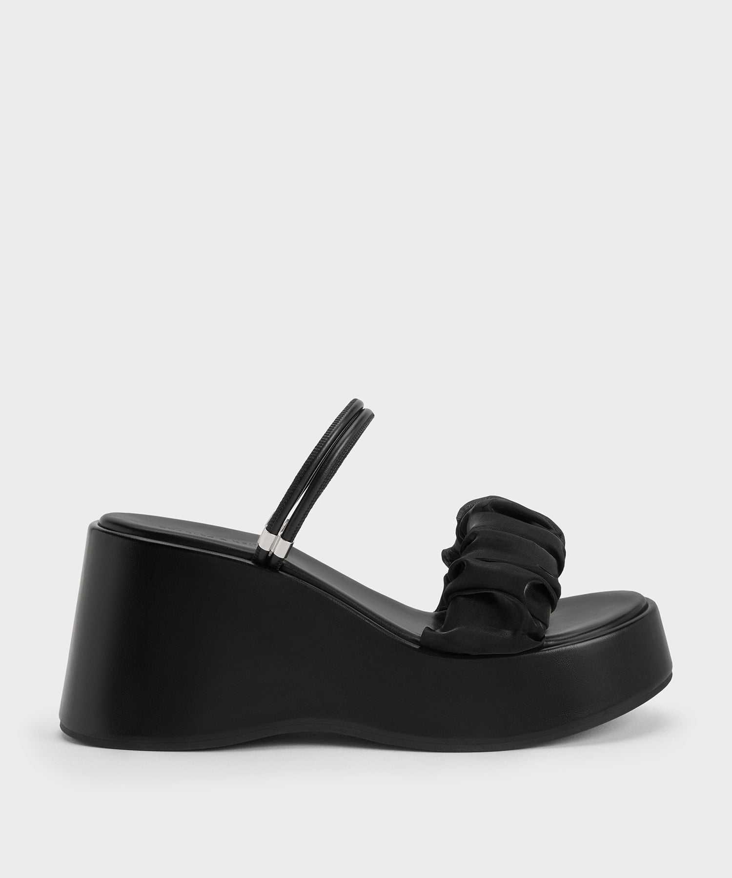 【新品、未使用品】CHARLES & KEITH　サンダル CHARLES ＆ KEITH（チャールズ&キース） サンダル バックルトリプル