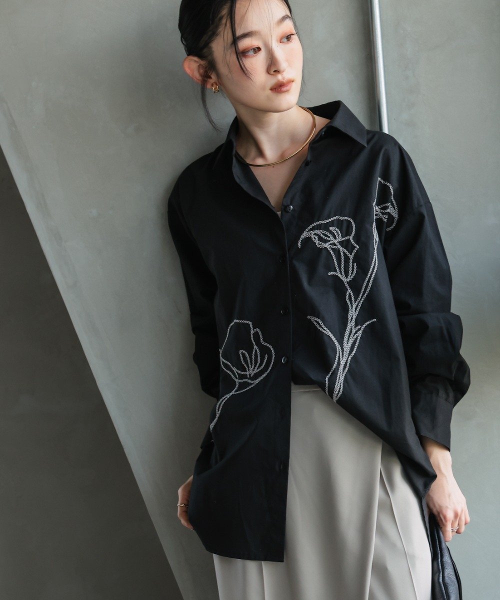 Callarus 花柄刺繍コットンポプリンオーバーサイズシャツ カラルス トップス シャツ・ブラウス ホワイト