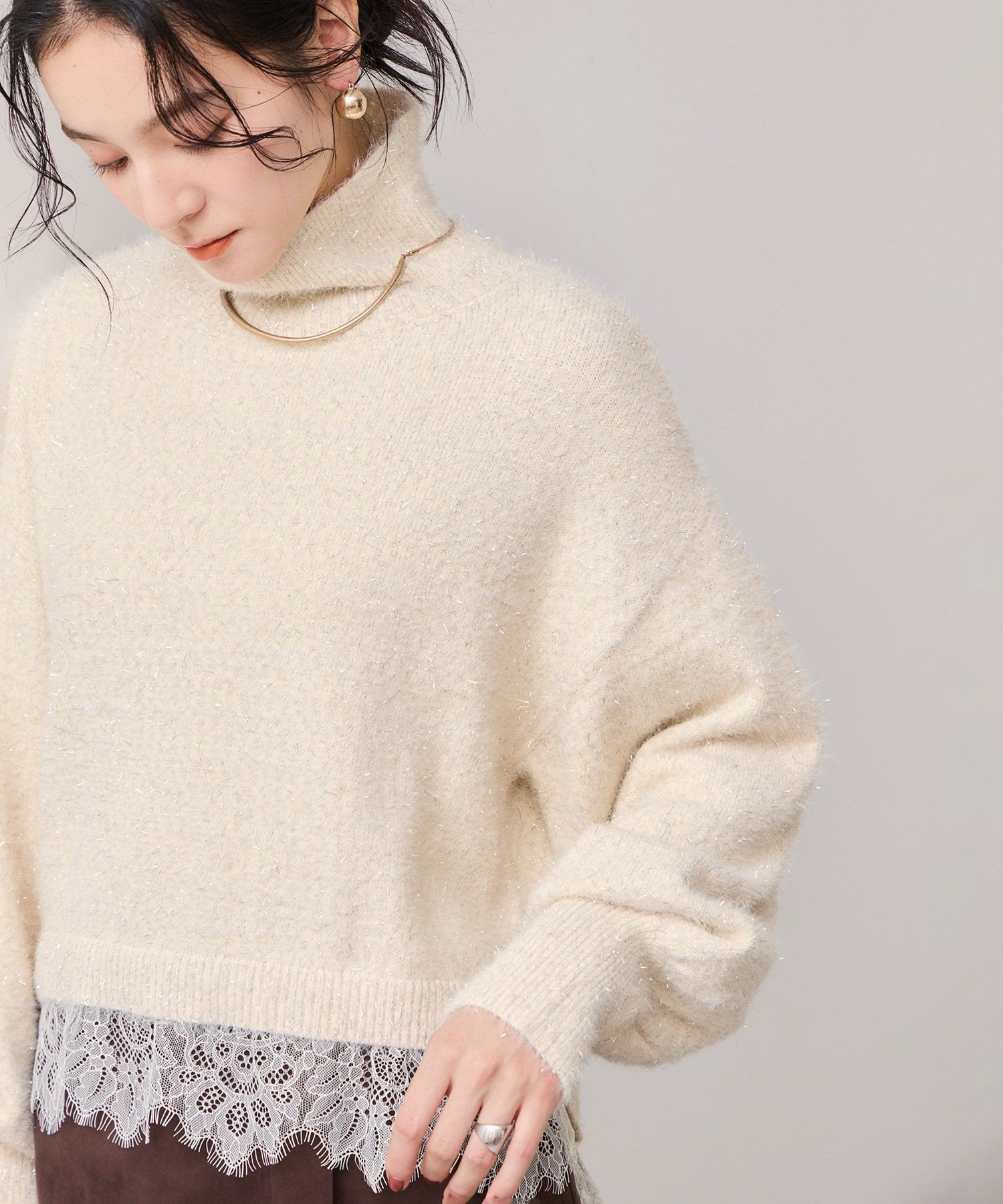 VIS ラメフェザー裾レースハイネックニット ビス トップス ニット ホワイト ブルー ネイビー【送料無料】のサムネイル