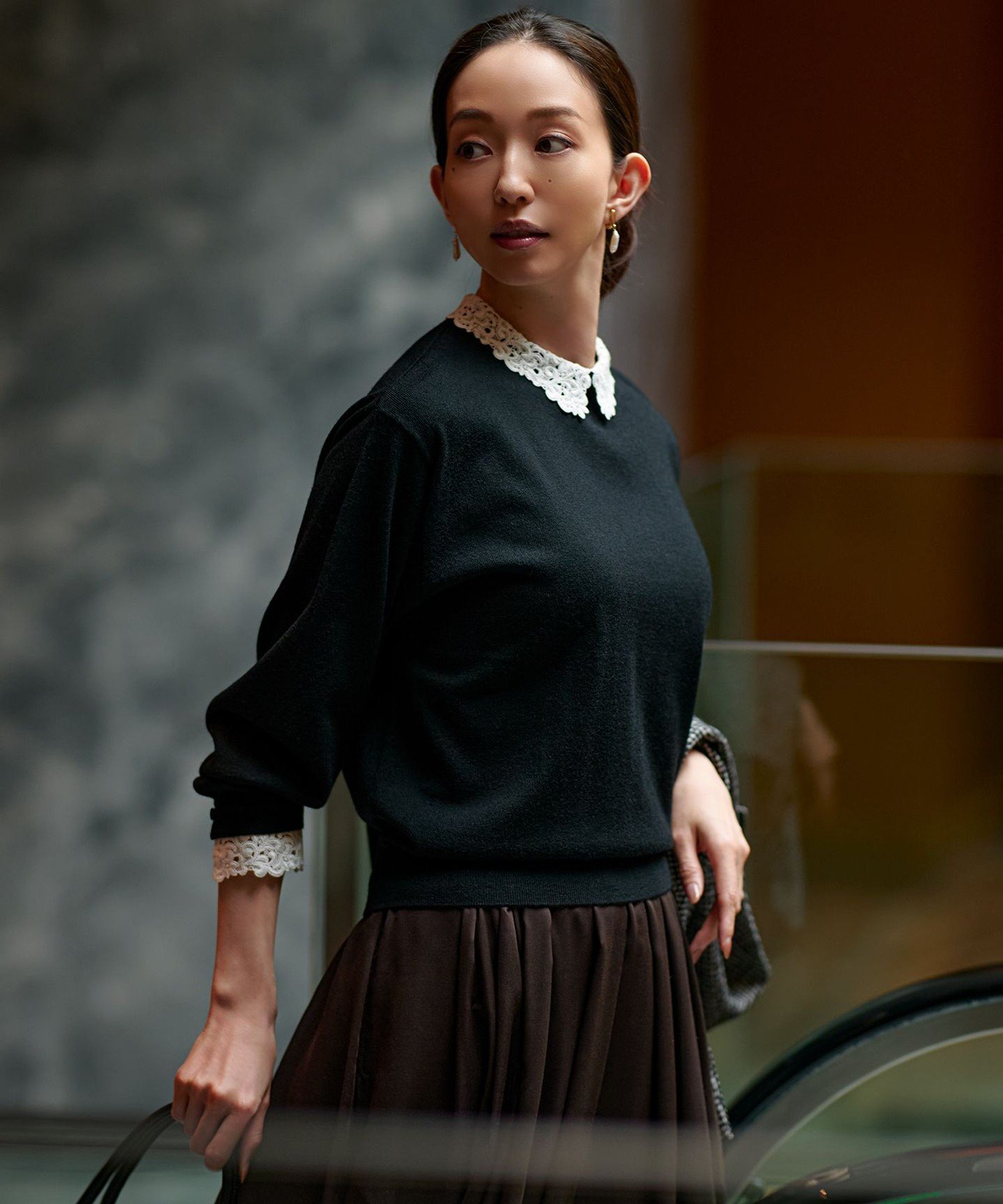 23区 【洗える】エンブロイダリー フラワーレースコンビ ニット ニジュウサンク トップス ニット ブラック ネイビー グレー【送料無料】のサムネイル