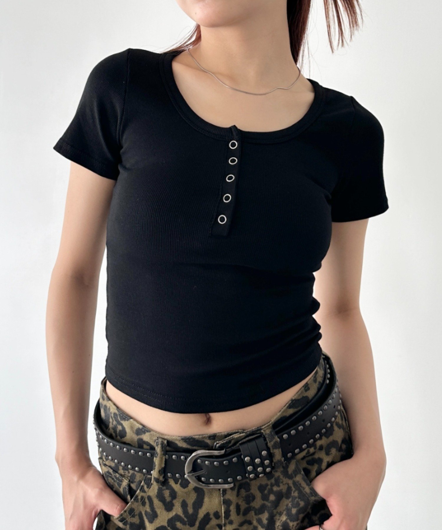 素色 - 【SALE／33%OFF】Bamm スナップボタンヘンリーネックコンパクトトップス アウトフィッターラボ トップス カットソー・Tシャツ ブラック グレー ホワイト