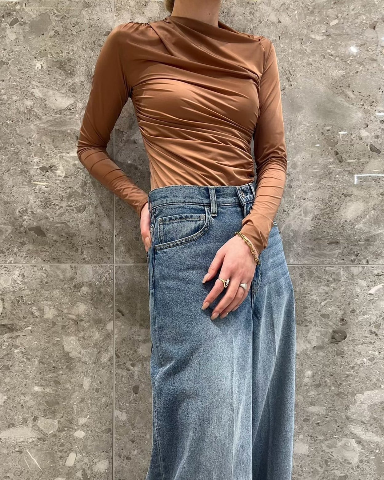 LE CIEL BLEU シルクアシンメトリックネックボディスーツ / Silky Asymmetric Neck Bodysuit ルシェルブルー トップス カットソー・Tシャツ ブラウン グレー