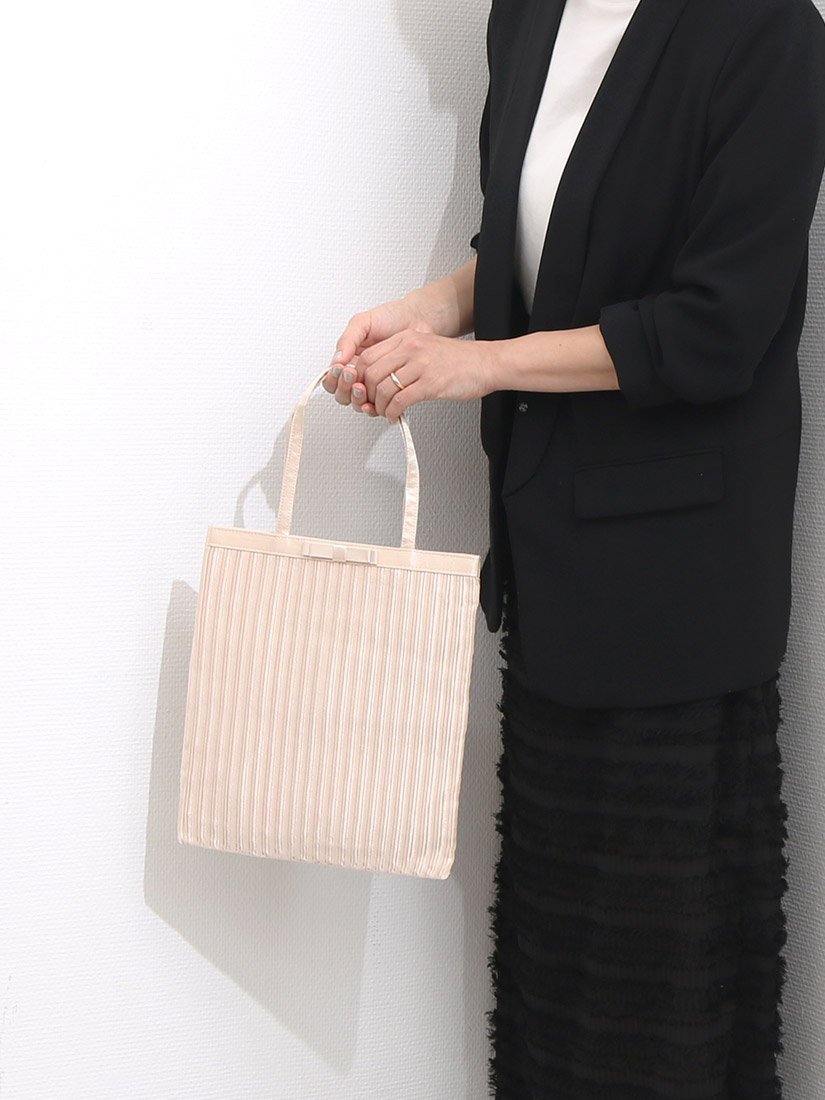 カシュカシュ cachecache / サテンプリーツサブバッグ アンビリオン バッグ ハンドバッグ ブラック