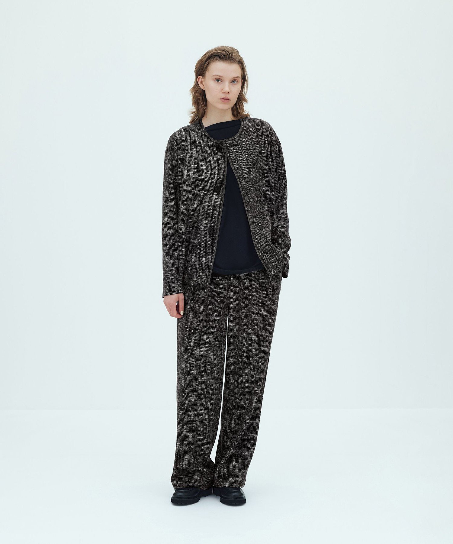 【WEB先行予約】ウールミルドスムースプリント ノーカラージャケット トゥモローランド ジャケット・アウター ノーカラージャケット ブラック