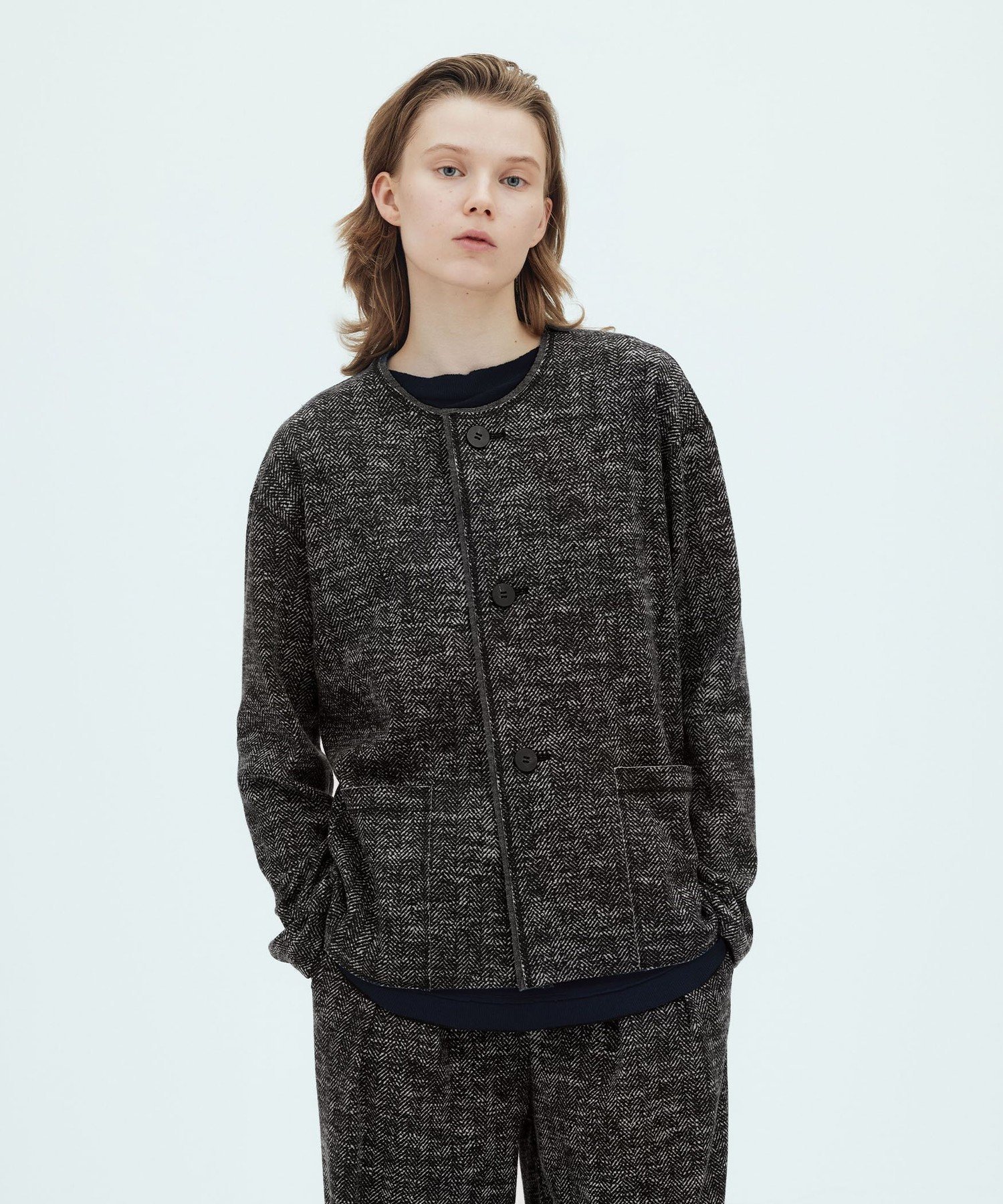 【WEB先行予約】ウールミルドスムースプリント ノーカラージャケット トゥモローランド ジャケット・アウター ノーカラージャケット ブラック