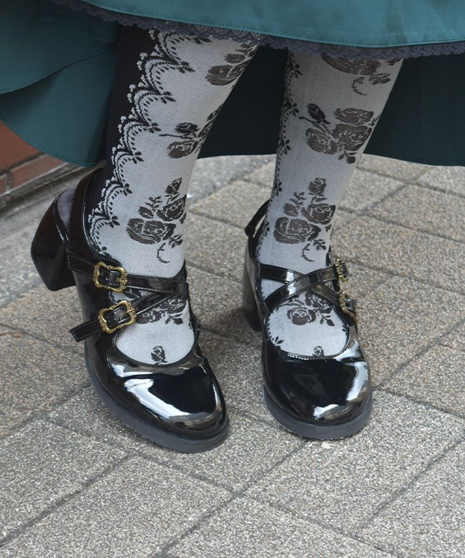 axes femme ローズレース風柄タイツ アクシーズファム 財布・ポーチ・ケース その他の財布・ポーチ・ケ..