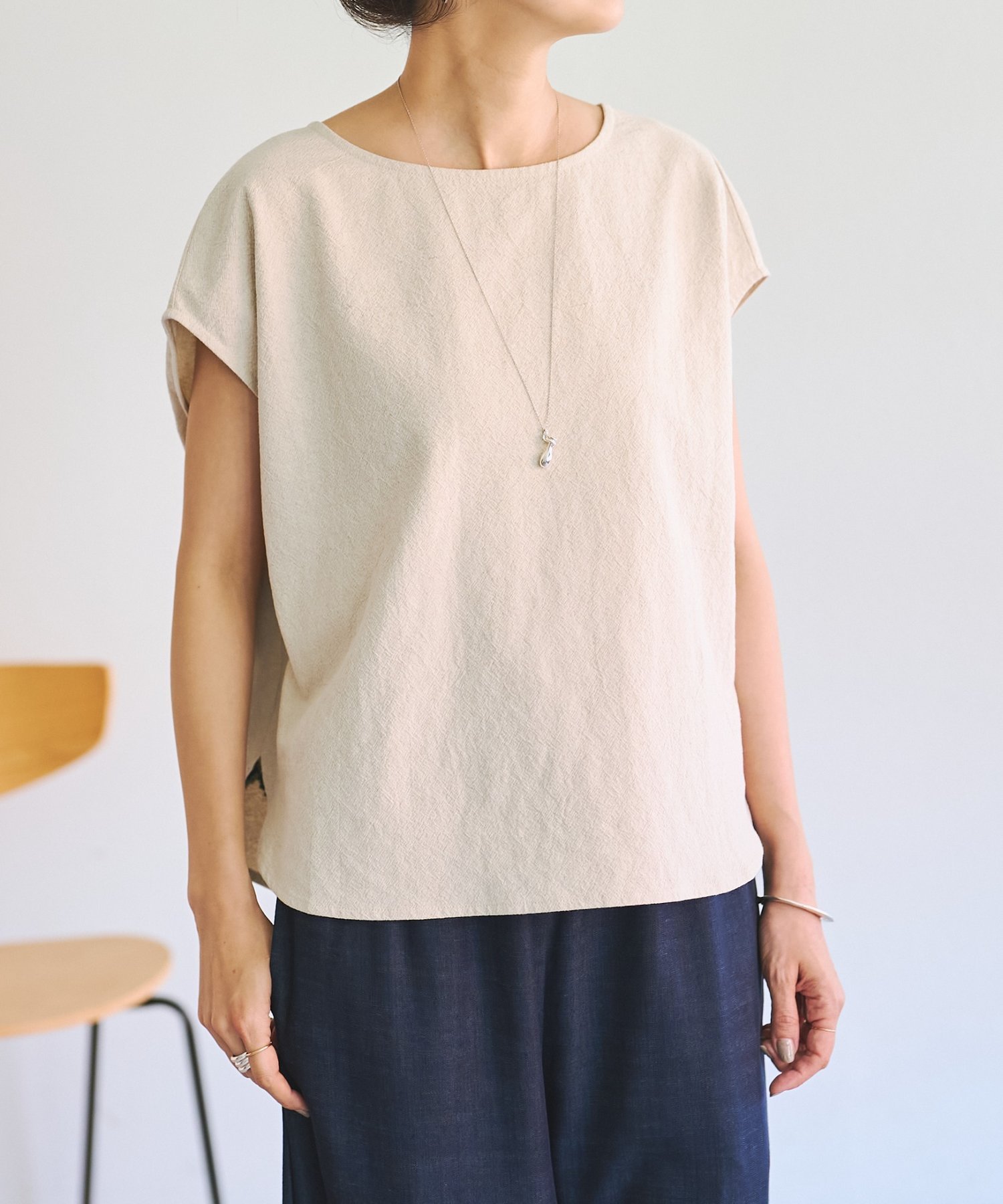 ワンポイント刺繍マルブラウス ビアズリー トップス シャツ・ブラウス ベージュ ブラウン
