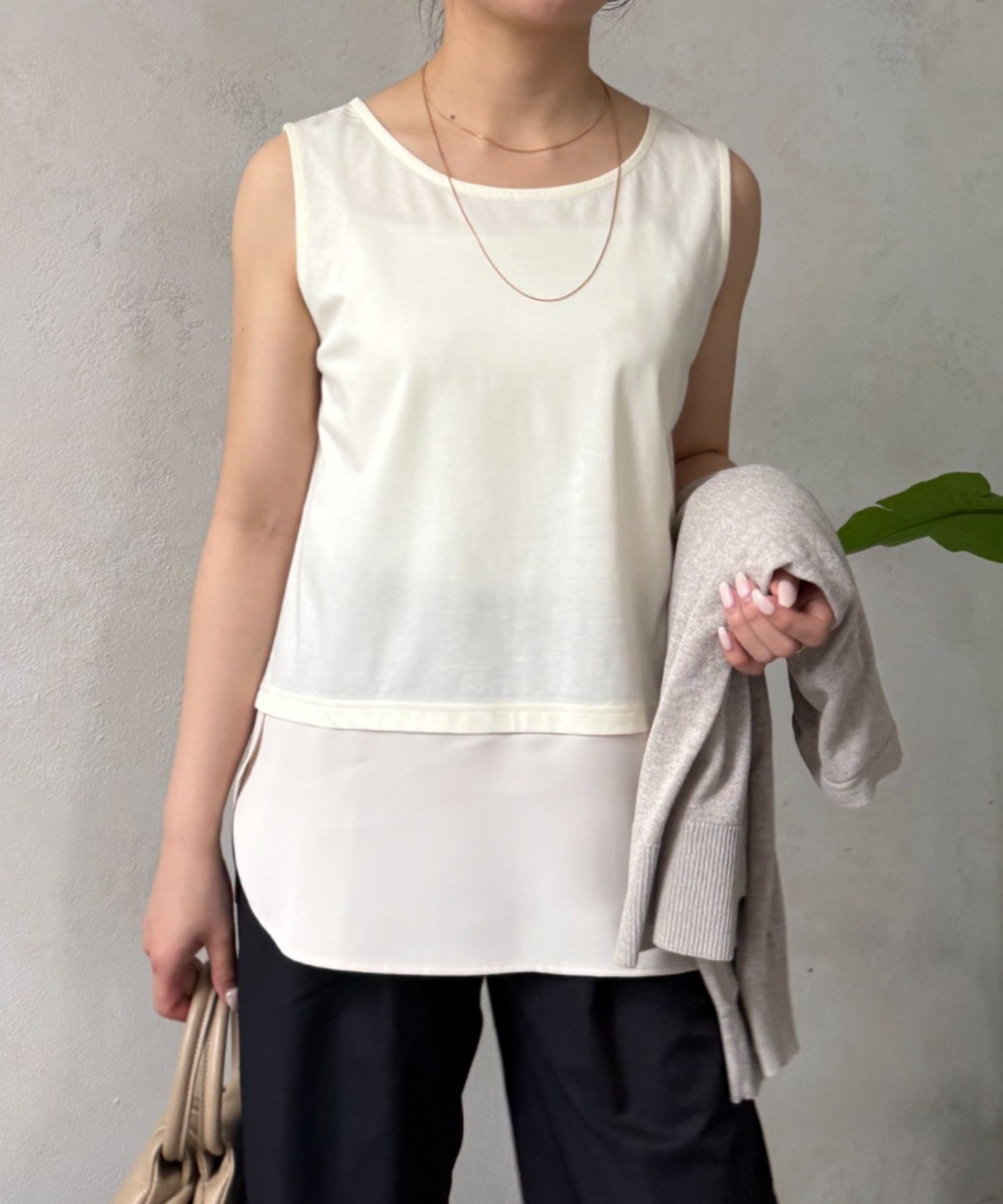 Jena espace merveilleux 裾ツイルタンクトップ ジェナエスパスメルヴェイユ トップス カットソー・Tシャツ ホワイト ベージュ