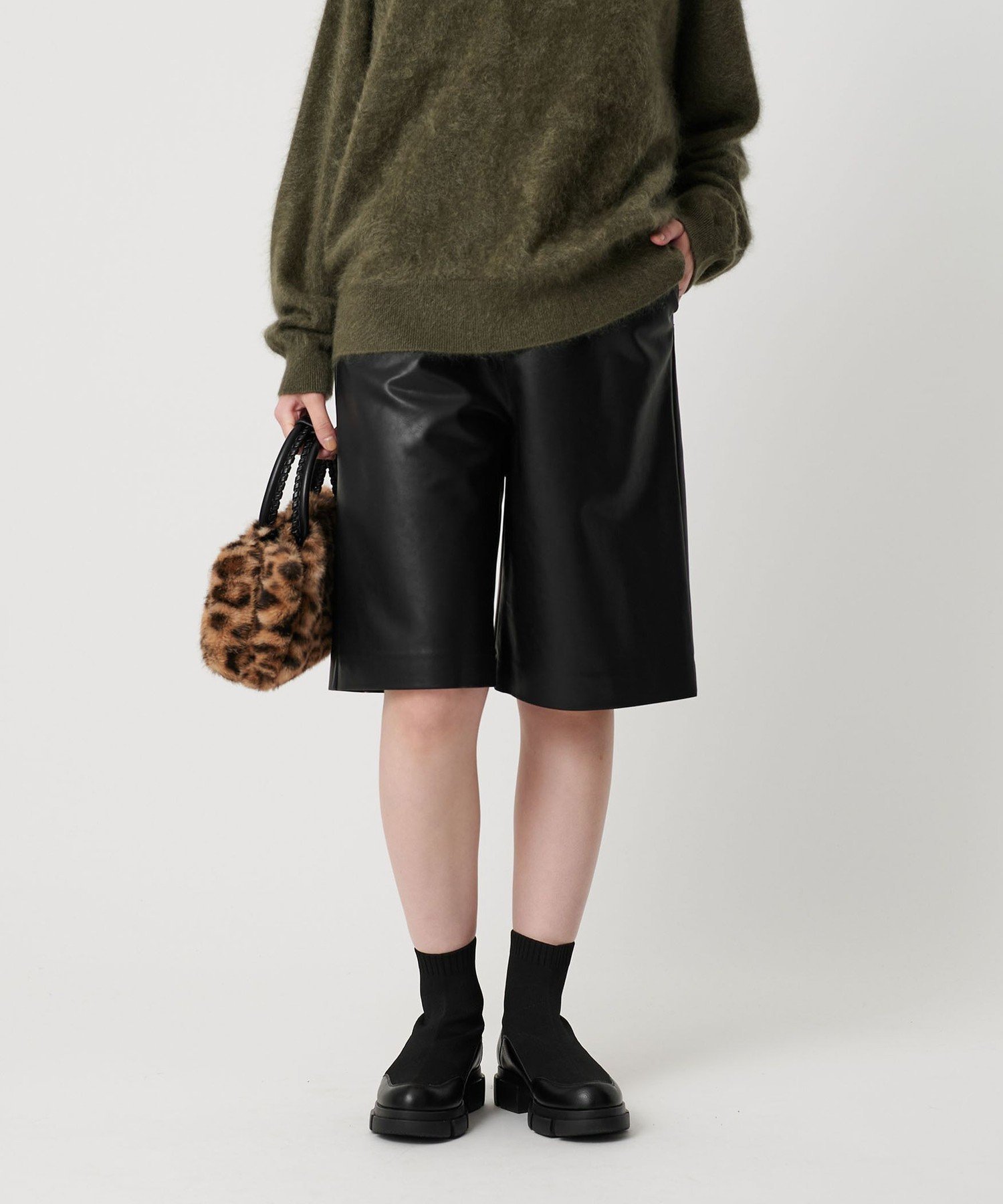 BEAUTY&YOUTH UNITED ARROWS レザーライク ハーフパンツ ビューティー＆ユース　ユナイテッドアローズ パンツ その他のパンツ ブラック【送料無料】のサムネイル