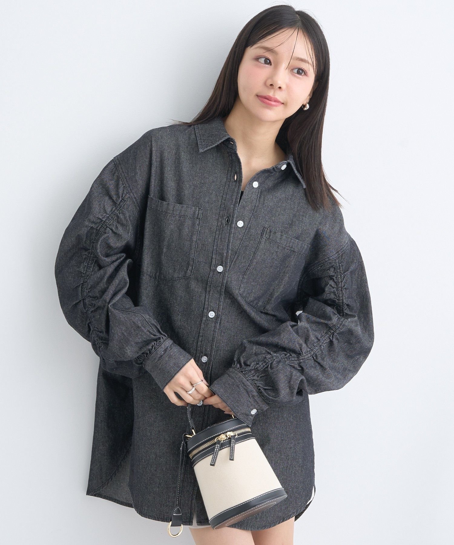 【SALE／45%OFF】earth music&ecology シャーリングスリーブデニムシャツ アースミュージック&エコロジ..