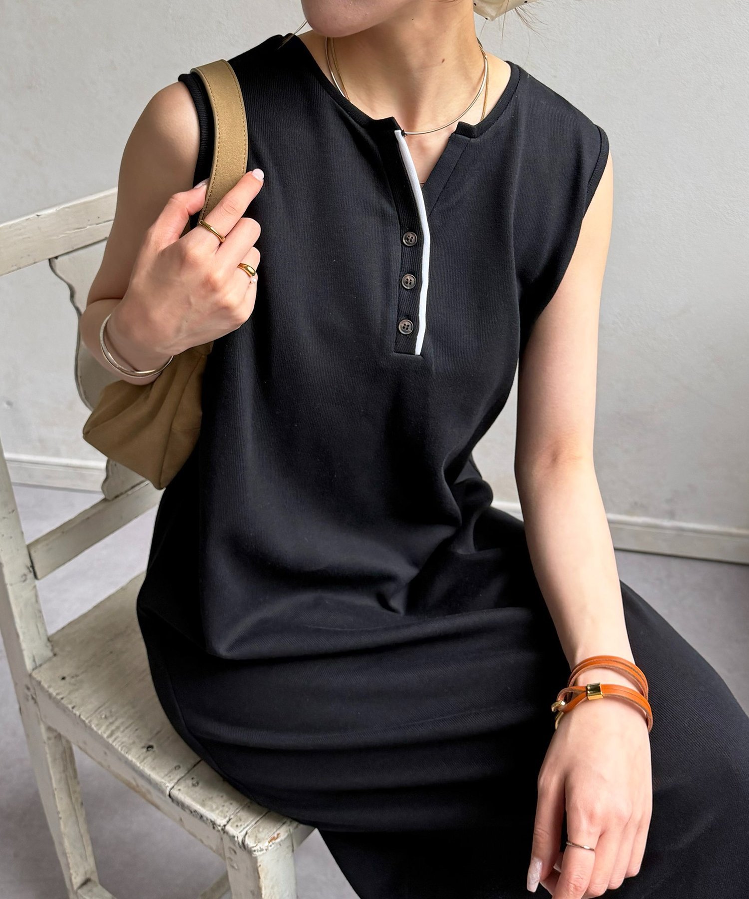 【SALE／60%OFF】Thevon. ヘンリーネックカットノースリワンピース ゼヴォン ワンピース・ドレス その他のワンピース・ドレス ブラウン ブラック