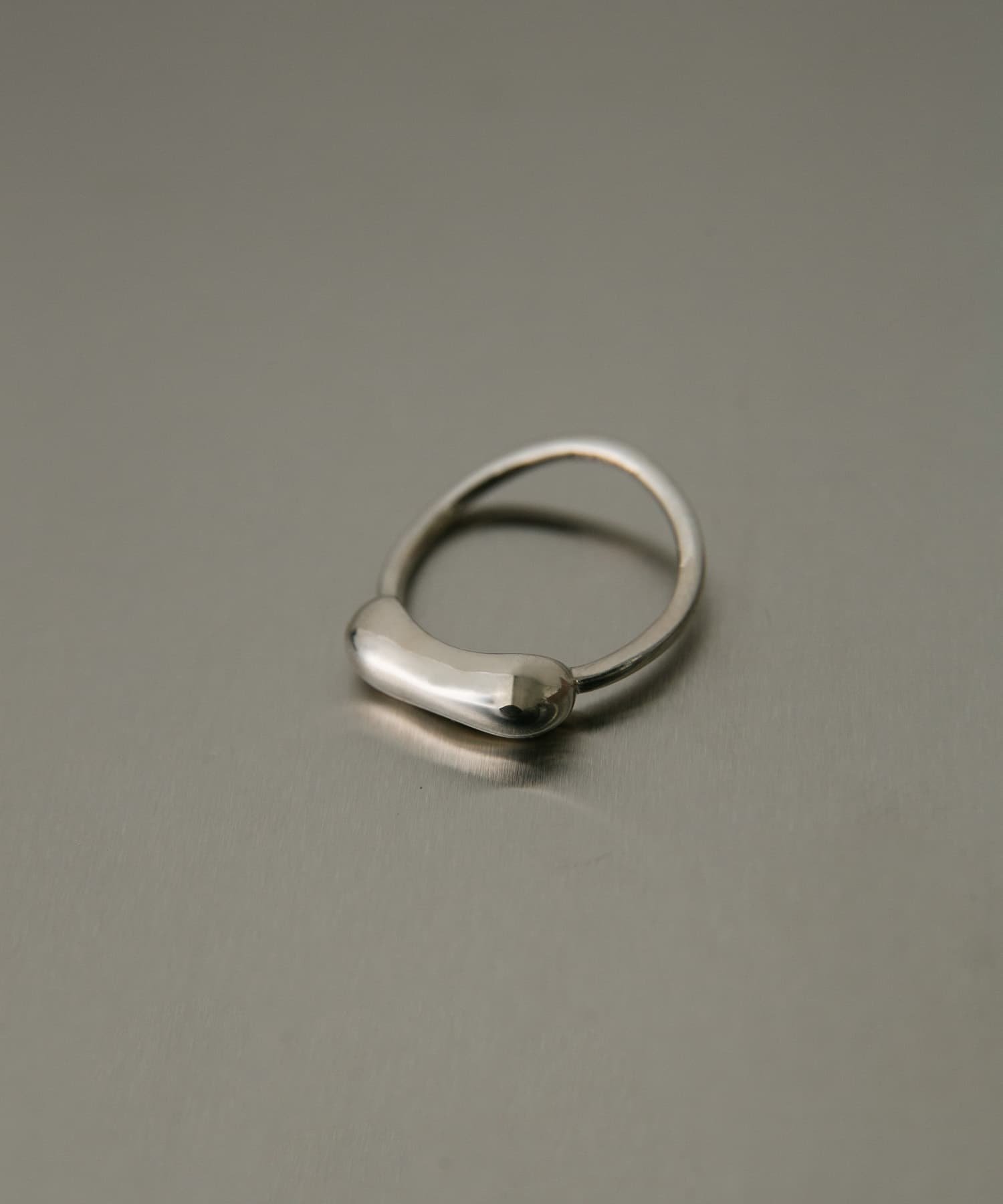 Rakuten Fashion㤨SMELLY SMELLY so' plump curved line ring ꡼ ꡼ӻ 󥰡ء̵ۡפβǤʤ9,300ߤˤʤޤ