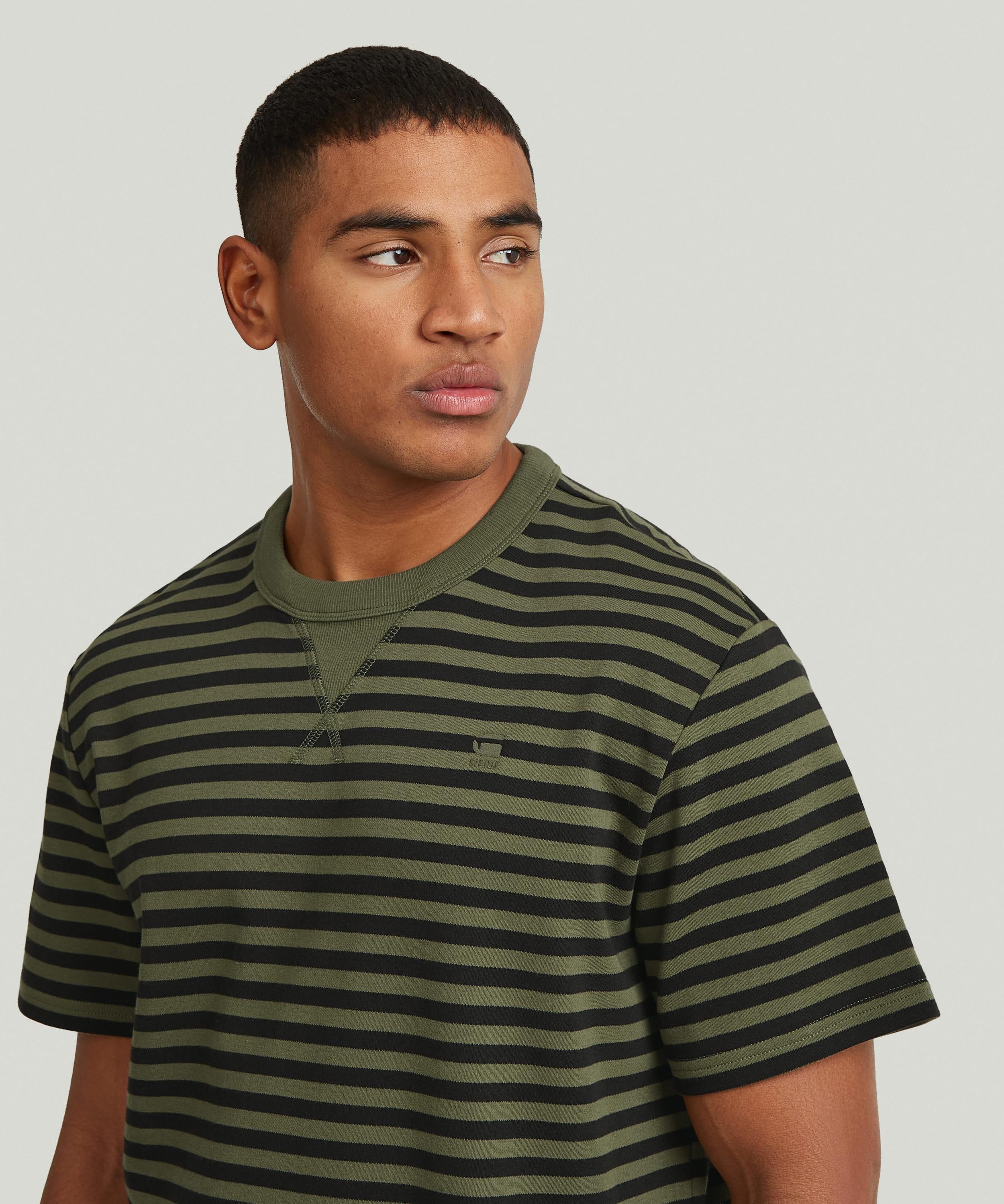 【公式ショップ】Nifous Stripe T-Shirt/ワンポイントロゴストライプTシャツ ジースターロゥ トップス カットソー・Tシャツ グリーン