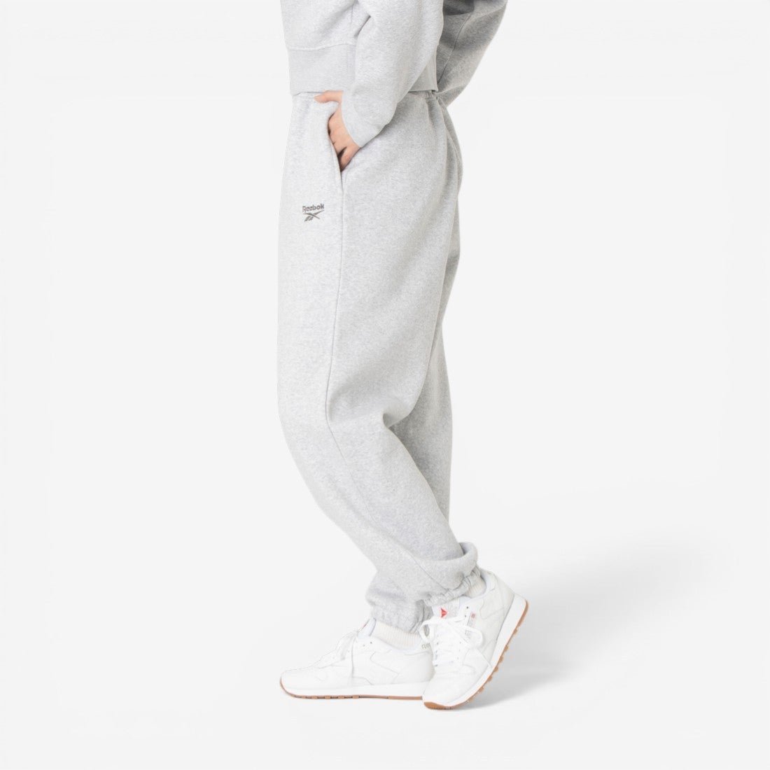 Reebok ワードローブ エッセンシャル スウェットパンツ / WARDROBE ESSENTIALS SWEATPANT リーボック パンツ ジャージ・スウェットパンツ グレー【送料無料】