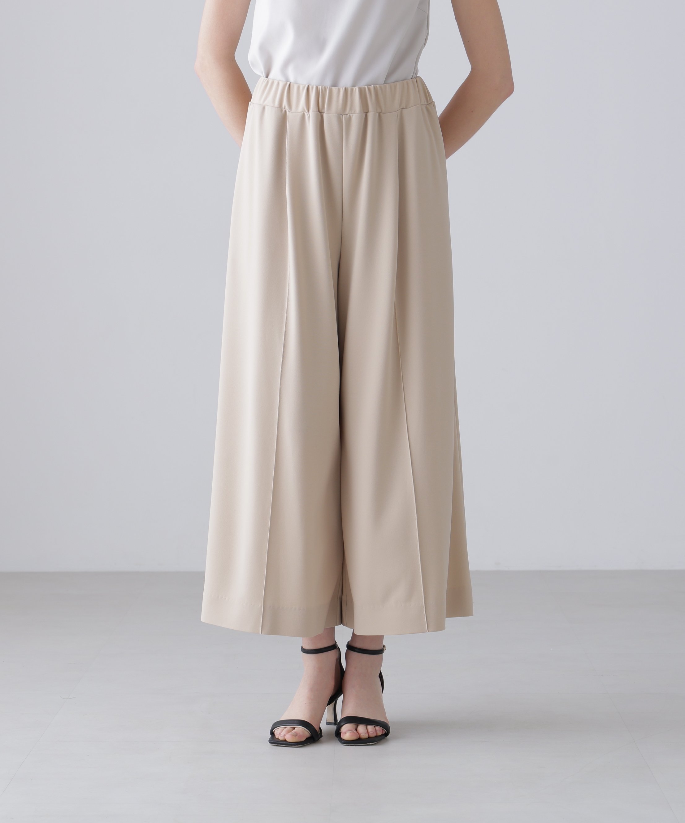 ◆マットポンチクロップドパンツ アドーア パンツ その他のパンツ ベージュ ブラック