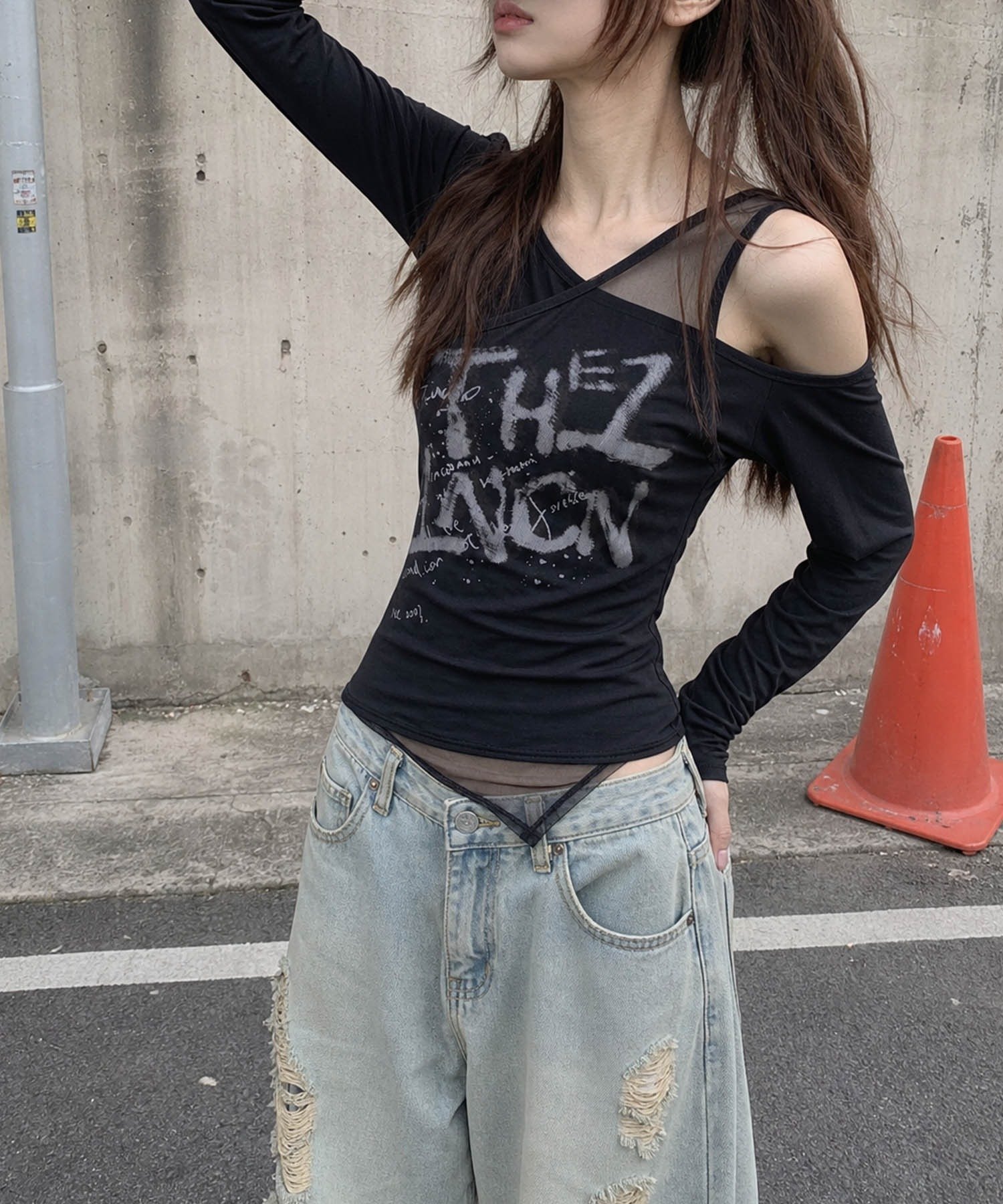 【SALE／10%OFF】HOOK HOOK for girls英字グラフィックワンショルダーシアーレイヤードロンT アイモハ トップス カットソー・Tシャツ ブラック ブラウン【送料無料】 stylife-15954357 Rakuten Fashion サンプル画像3
