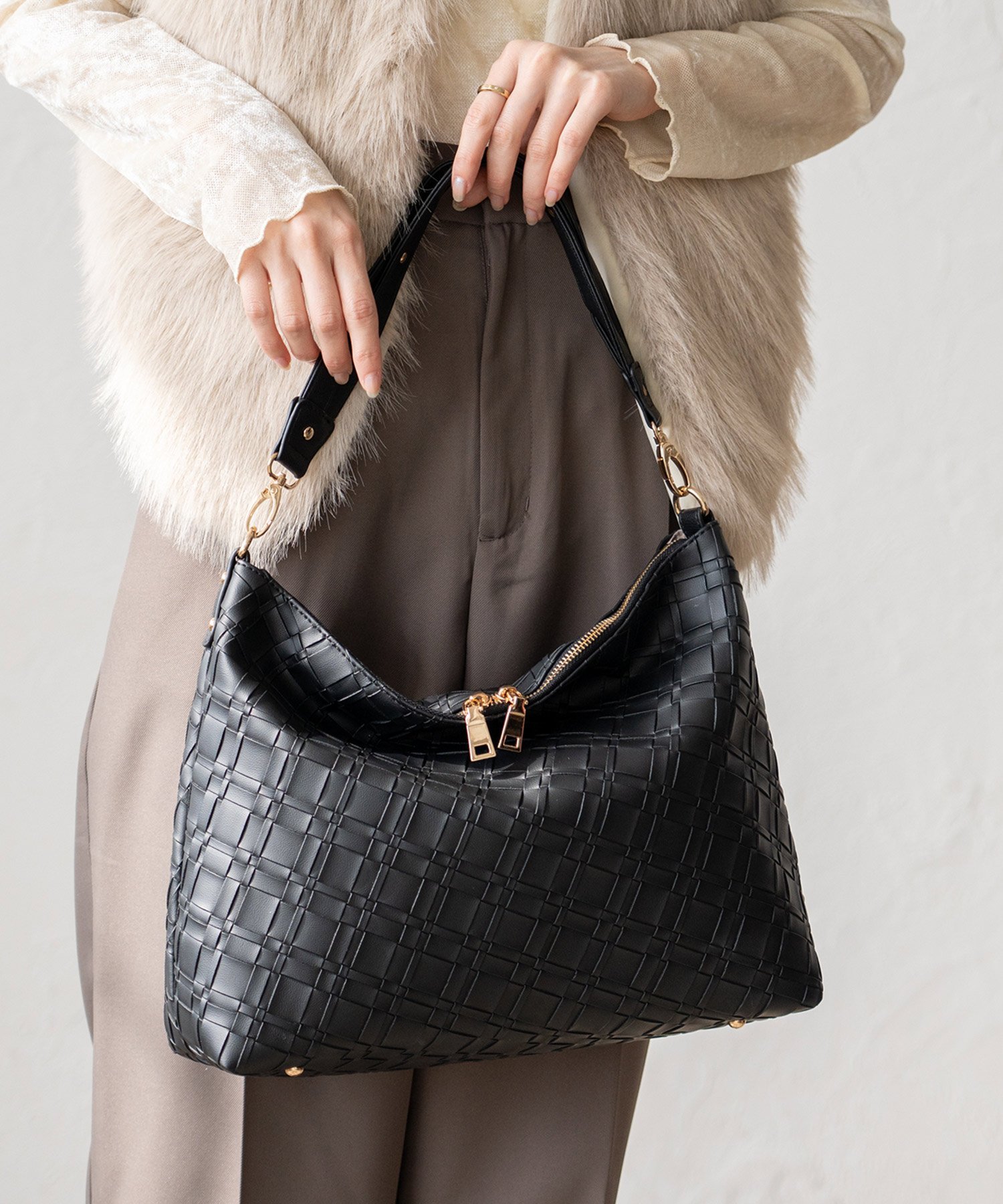 【SALE／33%OFF】aroco エンボス2wayトートバッグ ヴィータフェリーチェ バッグ トートバッグ グレー ブラック【送料無料】のサムネイル