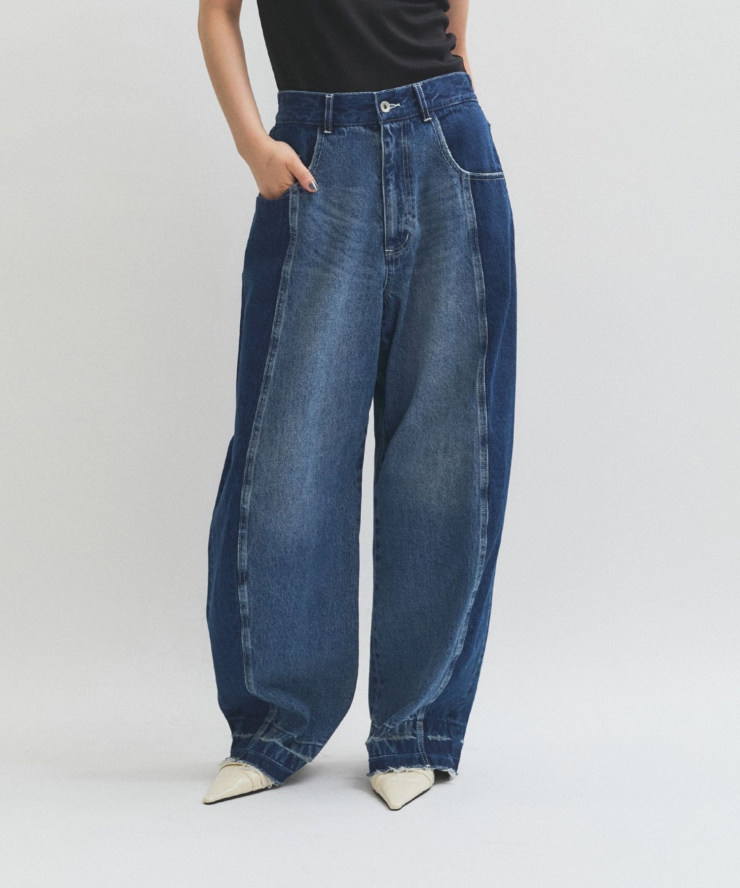 ADAM ET ROPE' FEMME 【サステナブル】リメイクライクコントラストデニム アダムエロペ パンツ ジーンズ・デニムパンツ ブラック ブルー【送料無料】