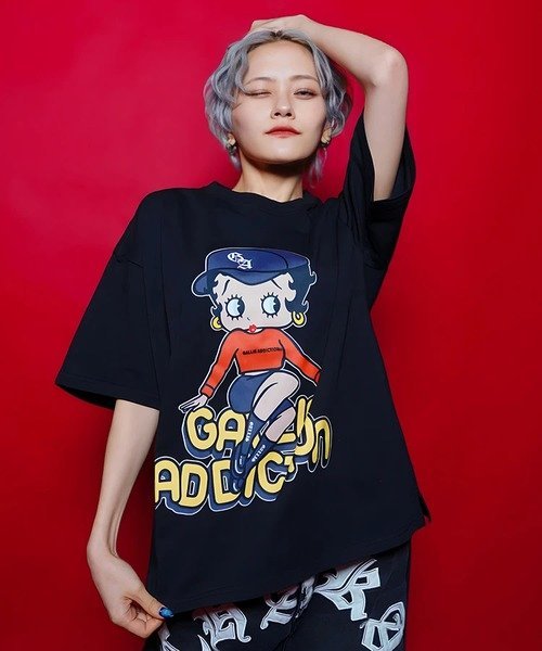 【BETTY BOOP×GALLIS ADDICTION】FRONT SITイラスト S/STEE(MENS) ジャックローズ トップス カットソー・Tシャツ ホワイト ブラック
