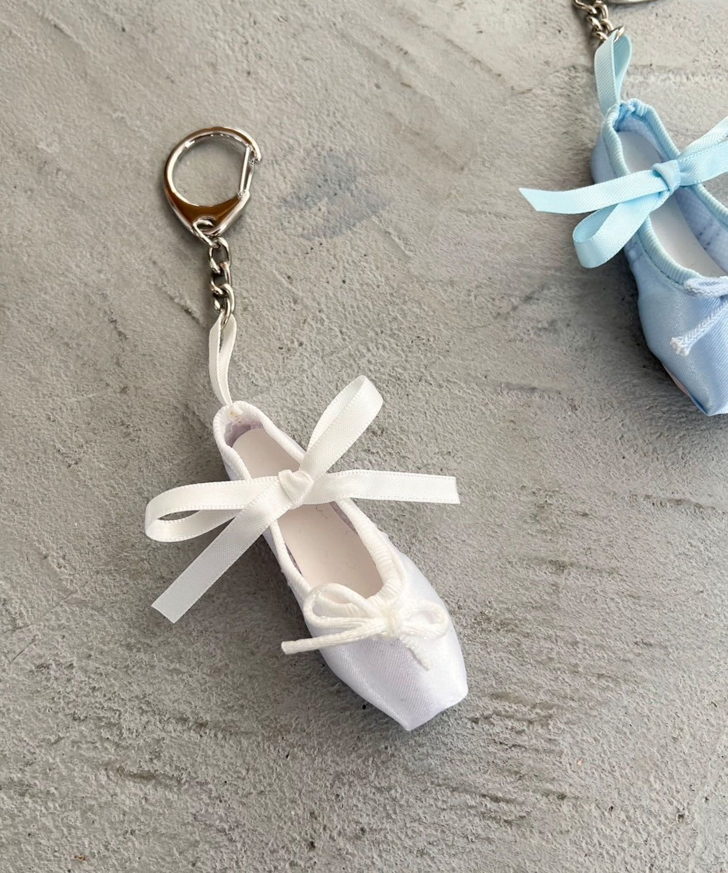 Me% バレエシューズキーチャーム ローリーズファーム ファッション雑貨 チャーム・キーチェーン ブラック ホワイト ブルー