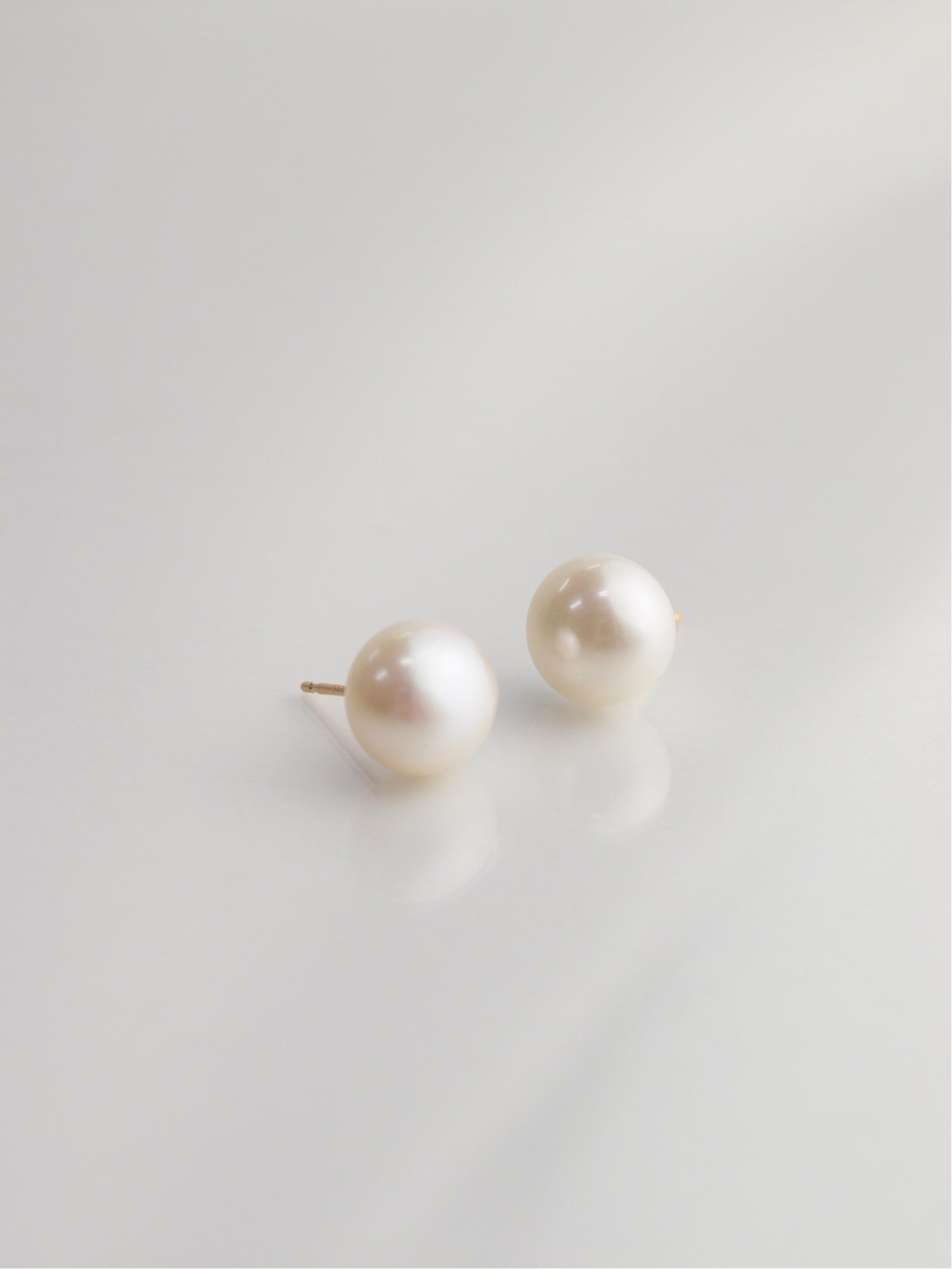 anq. 【anq.】K10・淡水ホワイト ボタンパール スタッドピアス クークロワッサン アクセサリー・腕時計 ピアス【送料無料】