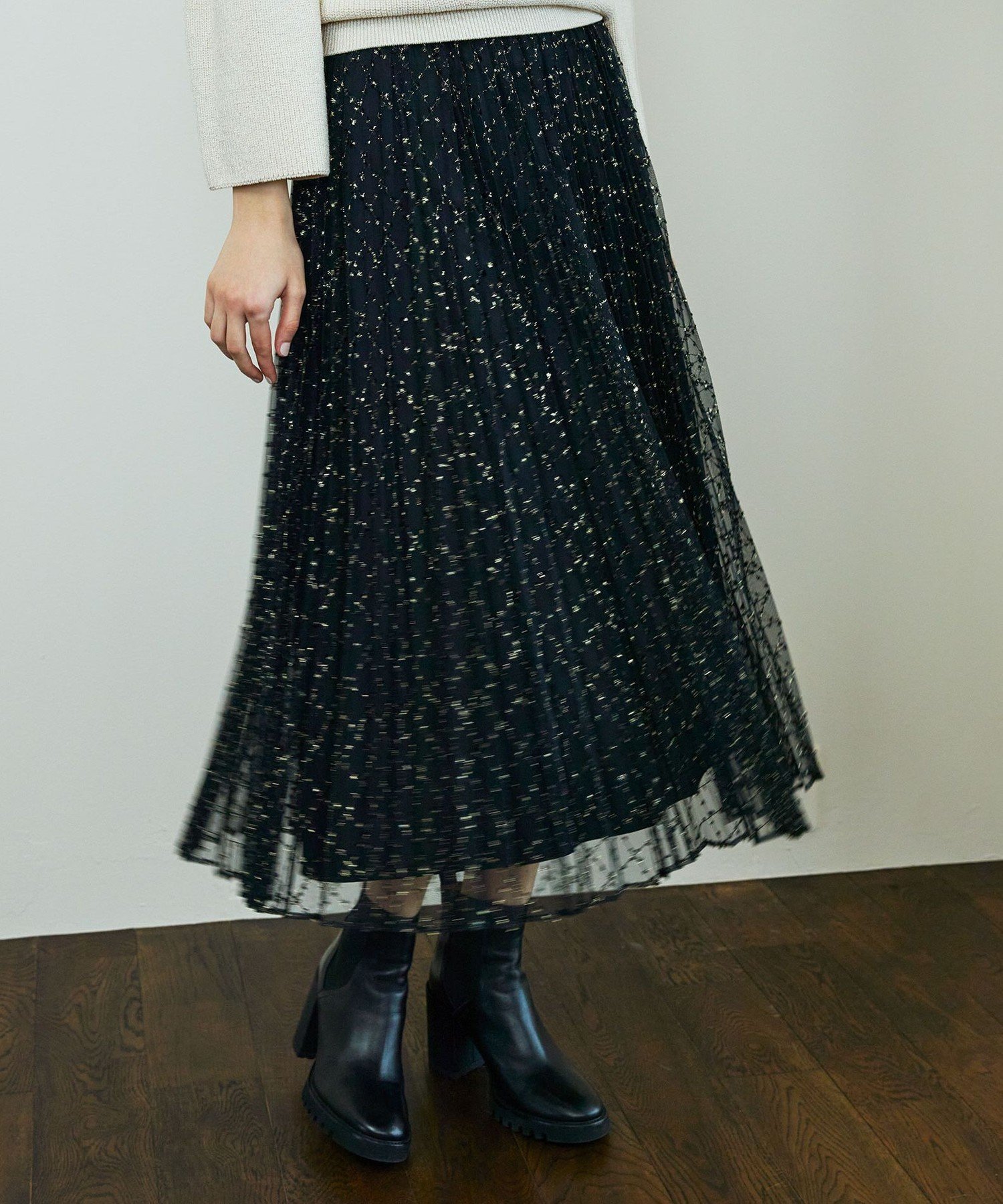 【SALE/49%OFF】EPOCA ラメチュールエンブロイダリー プリーツスカート エポカ スカート ロング・マキシスカート ブラック ホワイト【送料無料】