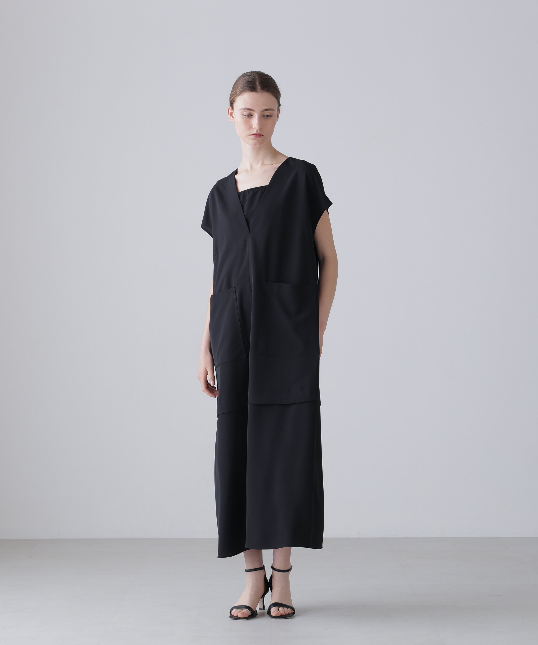 ADORE ◆ドライタッチツイルワンピース アドーア ワンピース・ドレス ワンピース ブラック【送料無料】