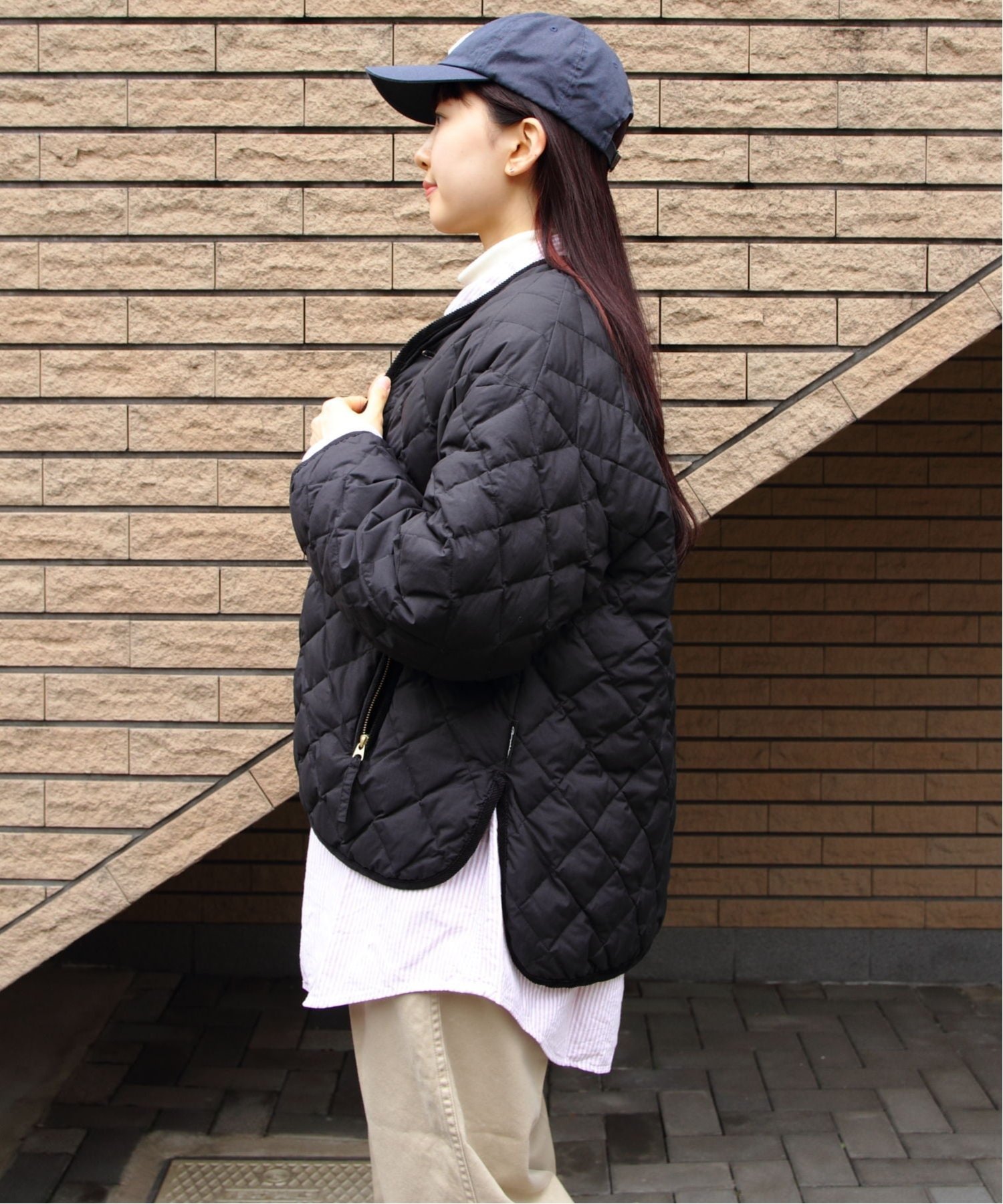 GYMPHLEX ジムフレックス QUILT DOWN COLLARLESS JACKET A0431 NYM ステップス ジャケット・アウター ダウンジャケット・ダウンベスト グレー ブラック