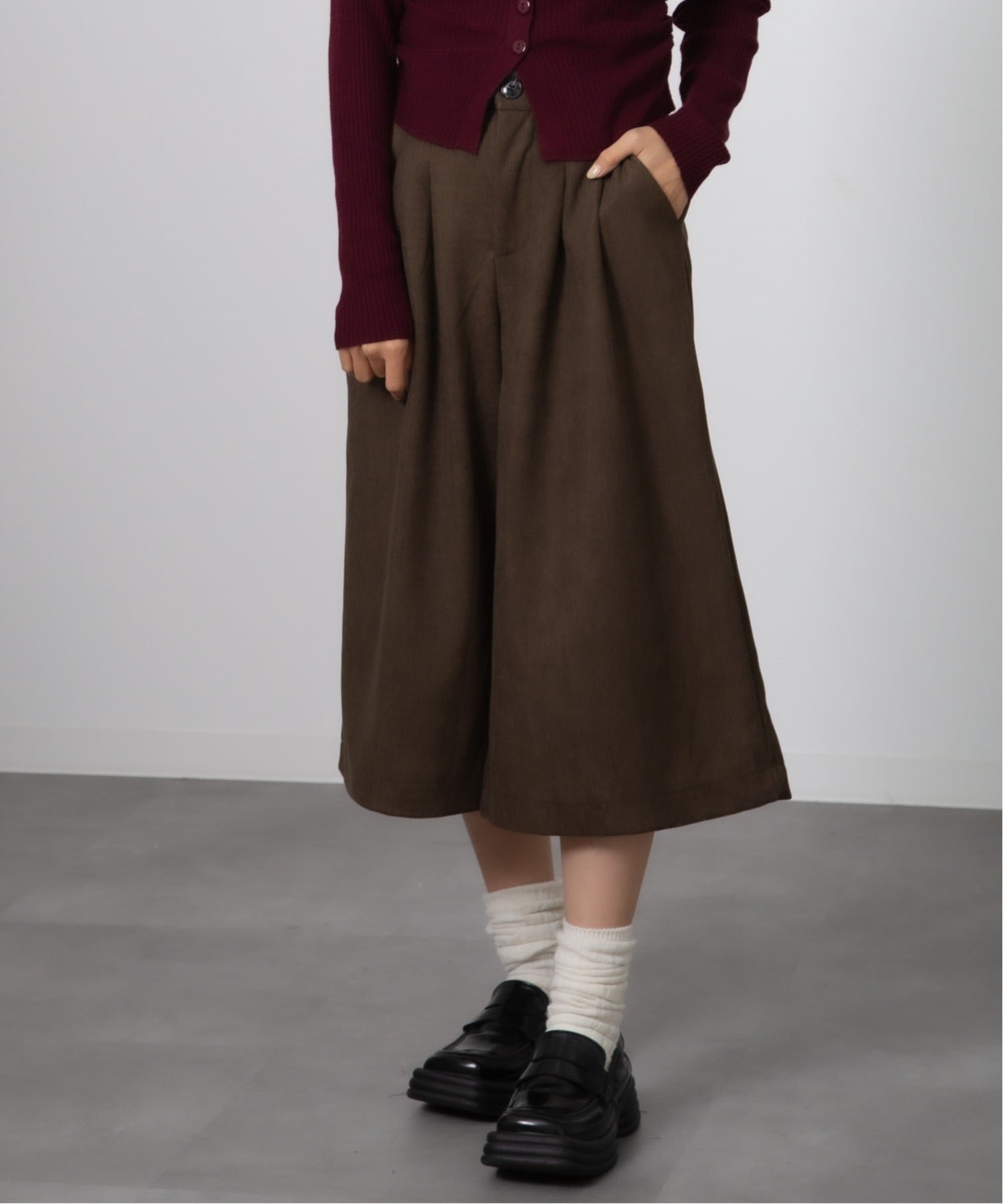 Chiina Chiina/(W)Chiina/タック入り コーデュロイミディアムワイドパンツ チェルカ パンツ その他のパンツ ブラウン