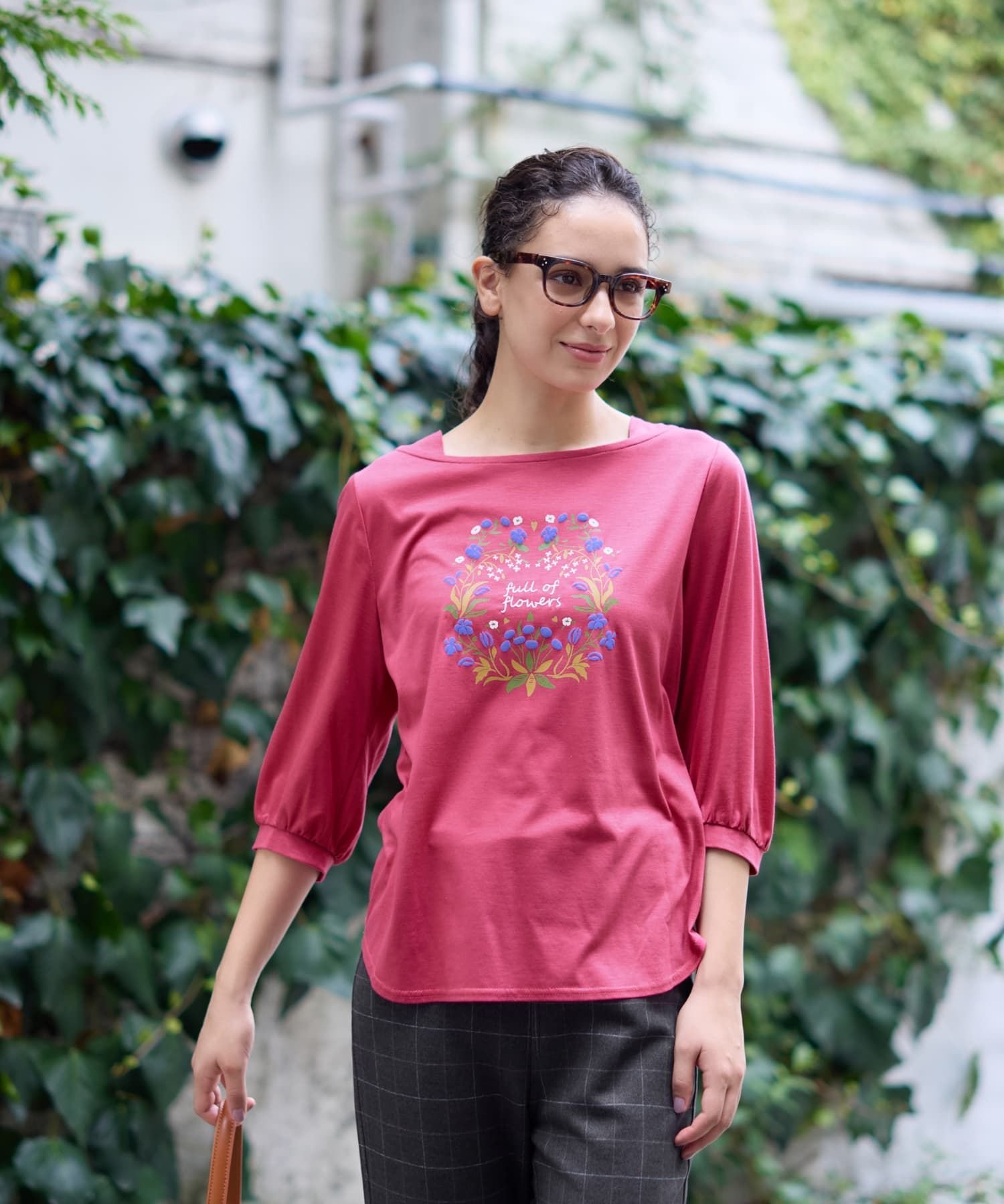 CARA O CRUZ フラワーモチーフカットソー キャラ・オ・クルス トップス カットソー・Tシャツ ベージュ レッド