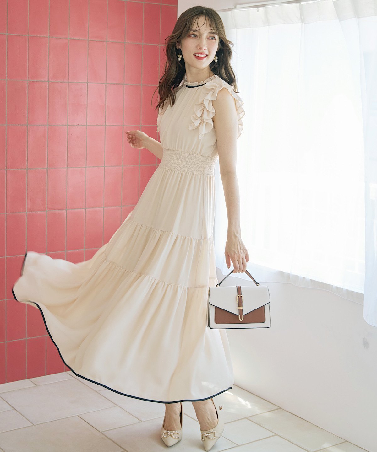 SWINGLE フリルティアードバイカラーワンピース スウィングル ワンピース・ドレス その他のワンピース・ドレス ベージュ【送料無料】のサムネイル