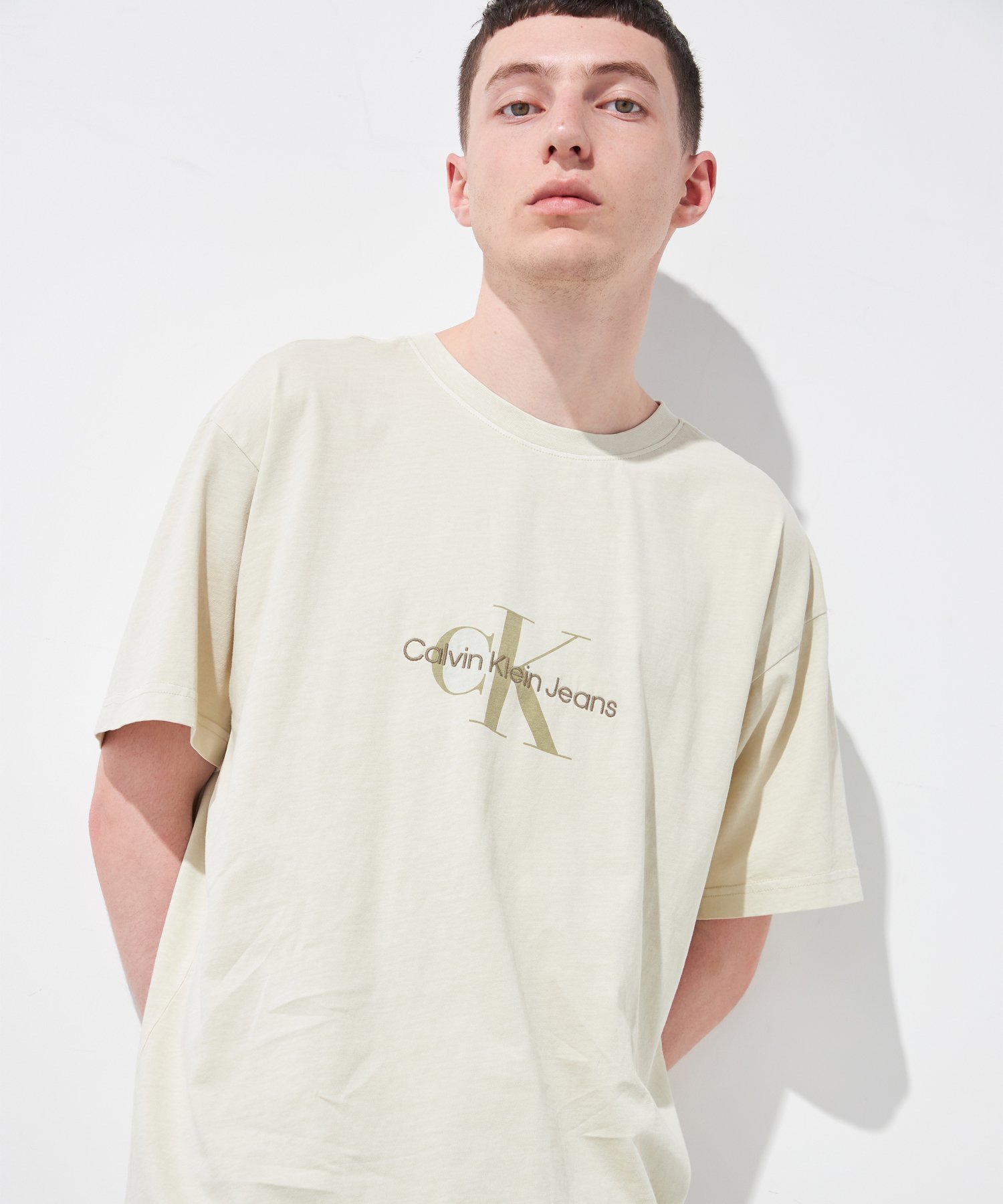 【SALE／50%OFF】Calvin Klein Jeans 【公式ショップ】 カルバンクライン モノグラム ミネラルダイ Tシャツ Calvin Klein Jeans J323306 カルバン・クライン トップス カットソー・Tシャツ ベージュ【送料無料】