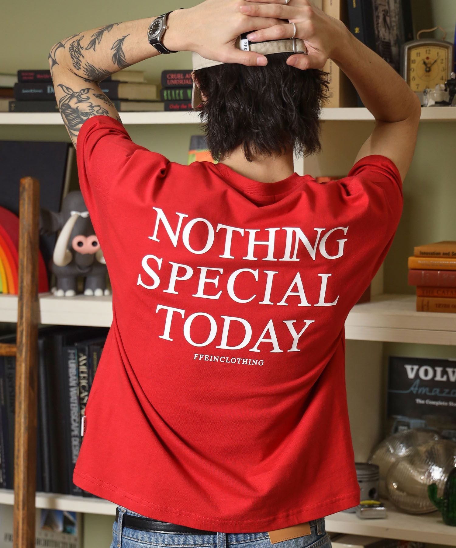 FFEIN 【FFEIN(フェイン)】アメリカンプリントロゴショート丈Tシャツ/ Tシャツ クルーネック 半袖 プリント 【短丈】 ナバル トップス カットソー・Tシャツ ブラック ホワイト レッド ネイビー