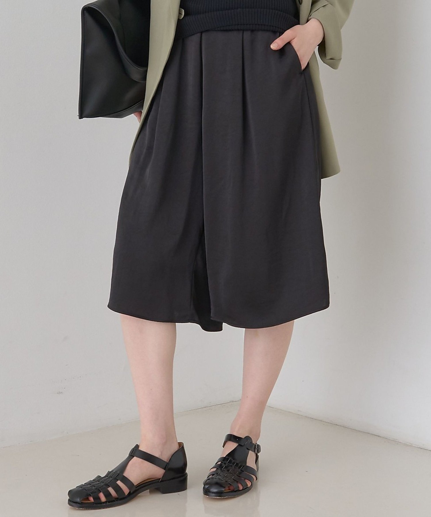 Rouge vif la cle シックサテンハーフパンツ/ワイドキュロット/ウエストゴム ルージュ・ヴィフ ラクレ パンツ その他のパンツ ブラック