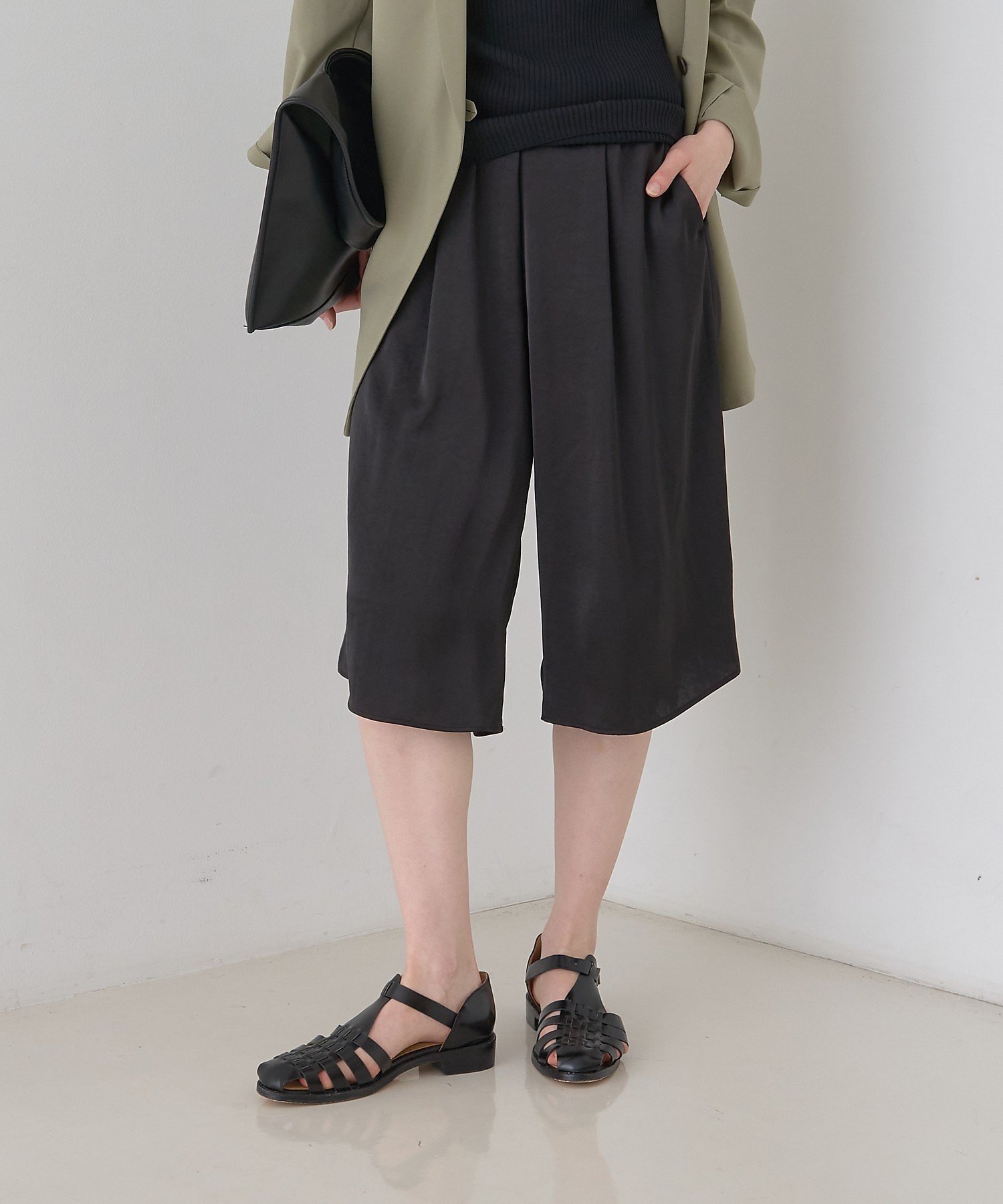 Rouge vif la cle シックサテンハーフパンツ/ワイドキュロット/ウエストゴム ルージュ・ヴィフ ラクレ パンツ その他のパンツ ブラック