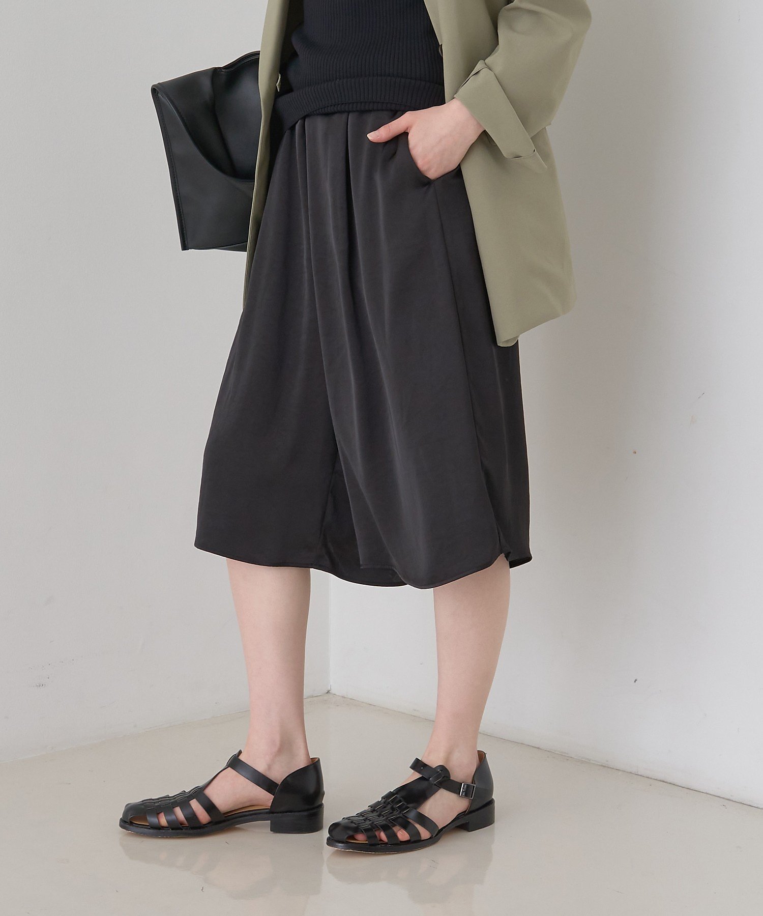 Rouge vif la cle シックサテンハーフパンツ/ワイドキュロット/ウエストゴム ルージュ・ヴィフ ラクレ パンツ その他のパンツ ブラック