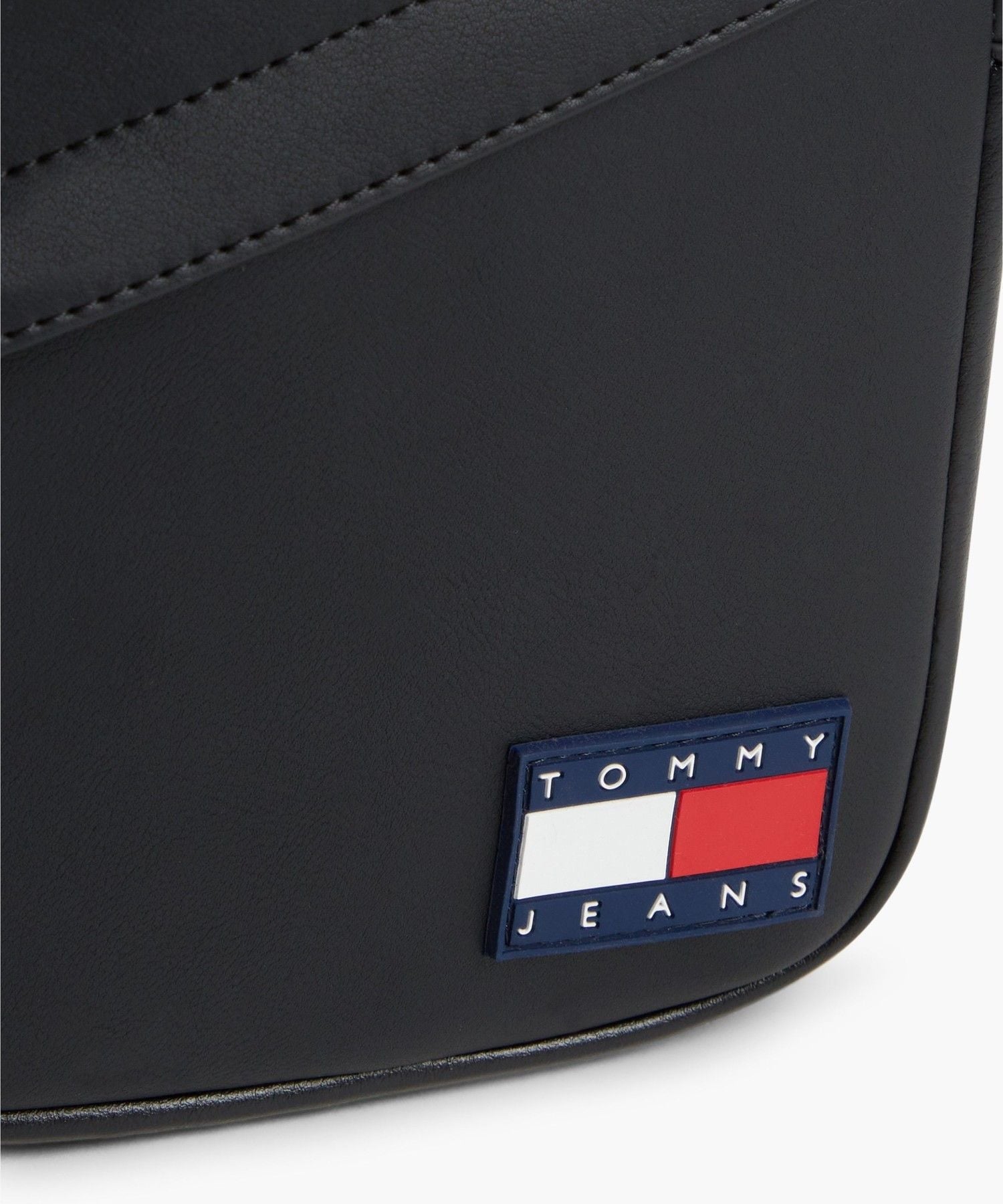 【公式】エッセンシャルラバー加工ロゴ クロスボディ レポーターバッグ 26AW トミーヒルフィガー バッグ ボディバッグ・ウエストポーチ ブラック