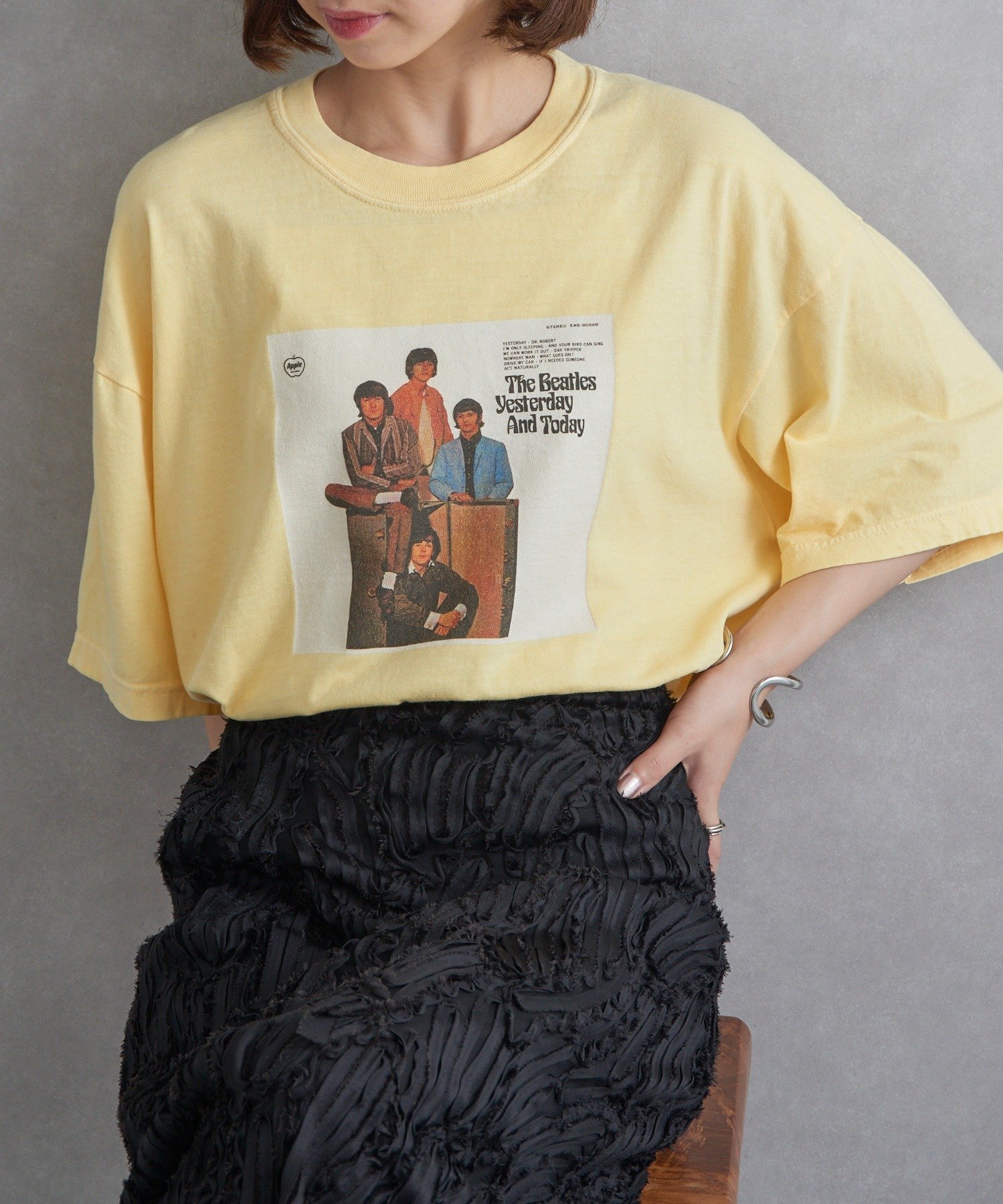 THE FINAL VIEW THE FINAL VIEW/The Beatles / ビートルズ ピグメント プリントTシャツ? セットアップセブン トップス カットソー・Tシャツ ブラック ホワイト イエロー