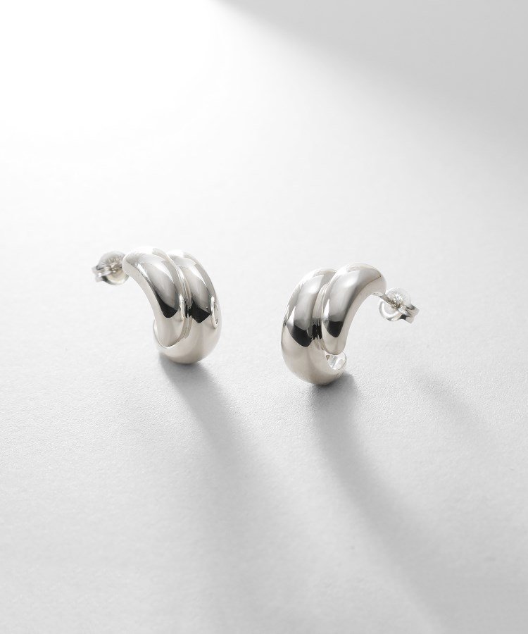 COCOSHNIK ONKITSCH シルバー スモールフープ チャビーローテイテッドピアス ココシュニック オンキッチュ アクセサリー・腕時計 ピアス シルバー【送料無料】